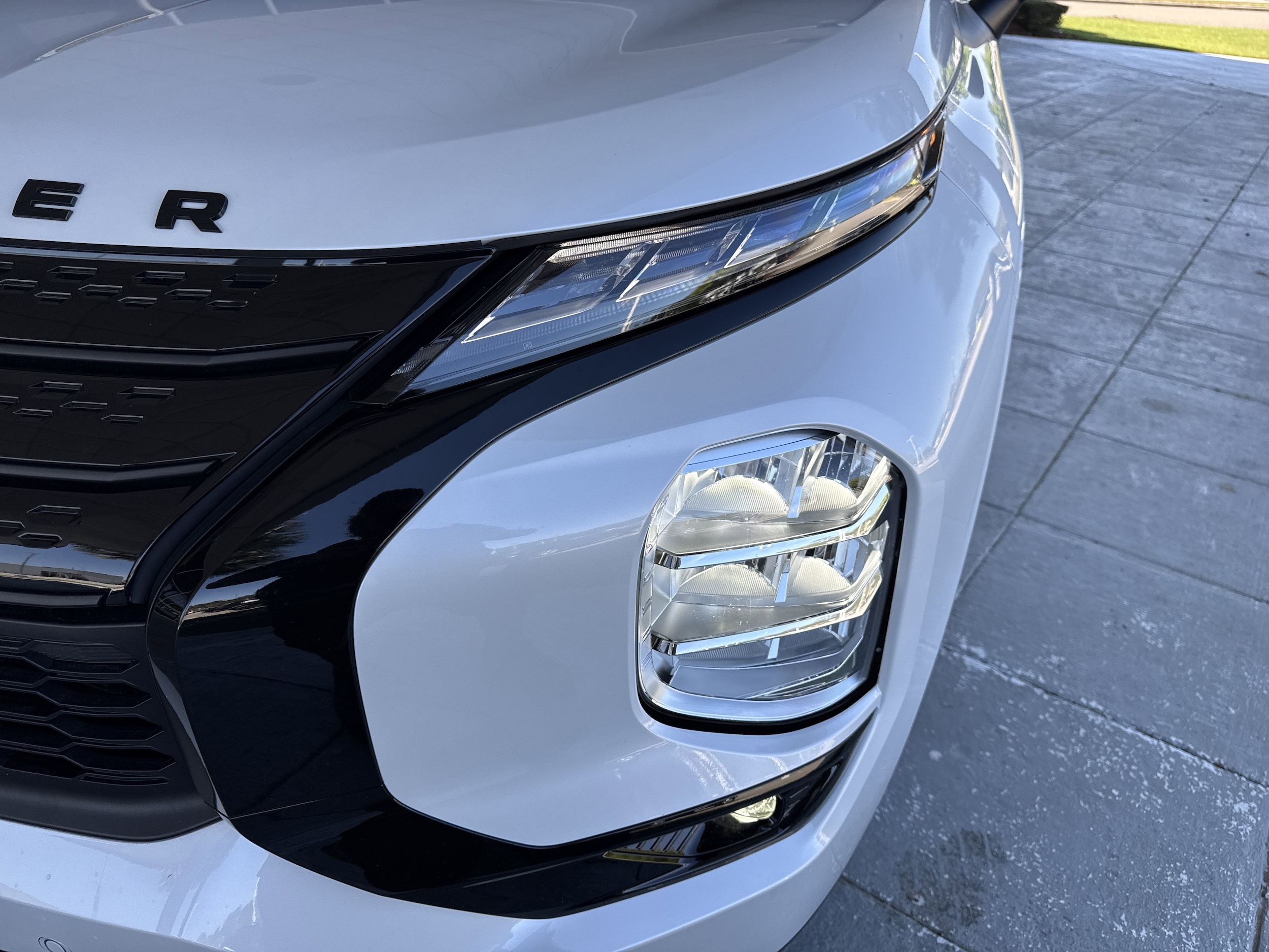 2024 Mitsubishi Outlander SEL Black Edition photo 5