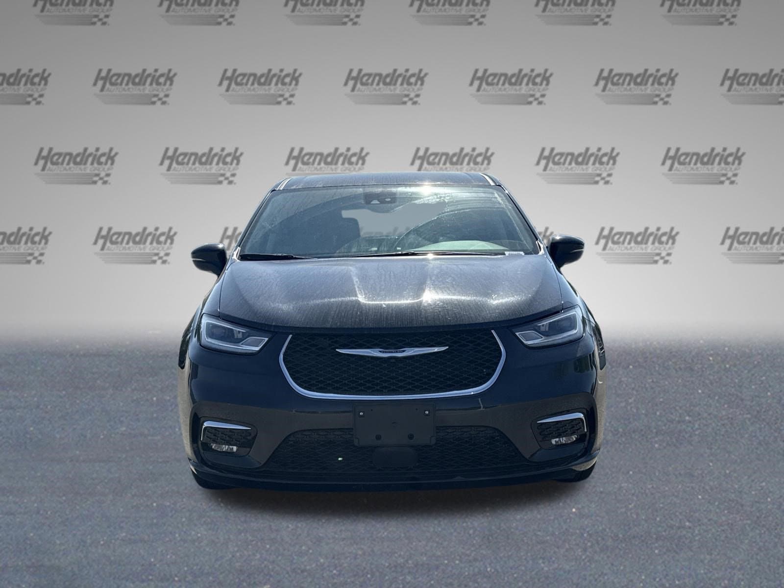 2023 Chrysler Pacifica Touring L photo 2