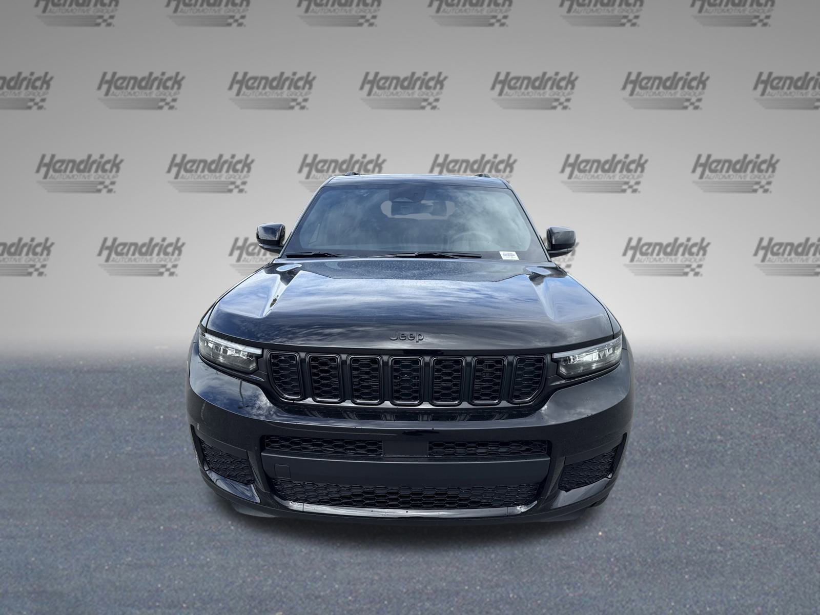 2025 Jeep Grand Cherokee Laredo Altitude photo 2