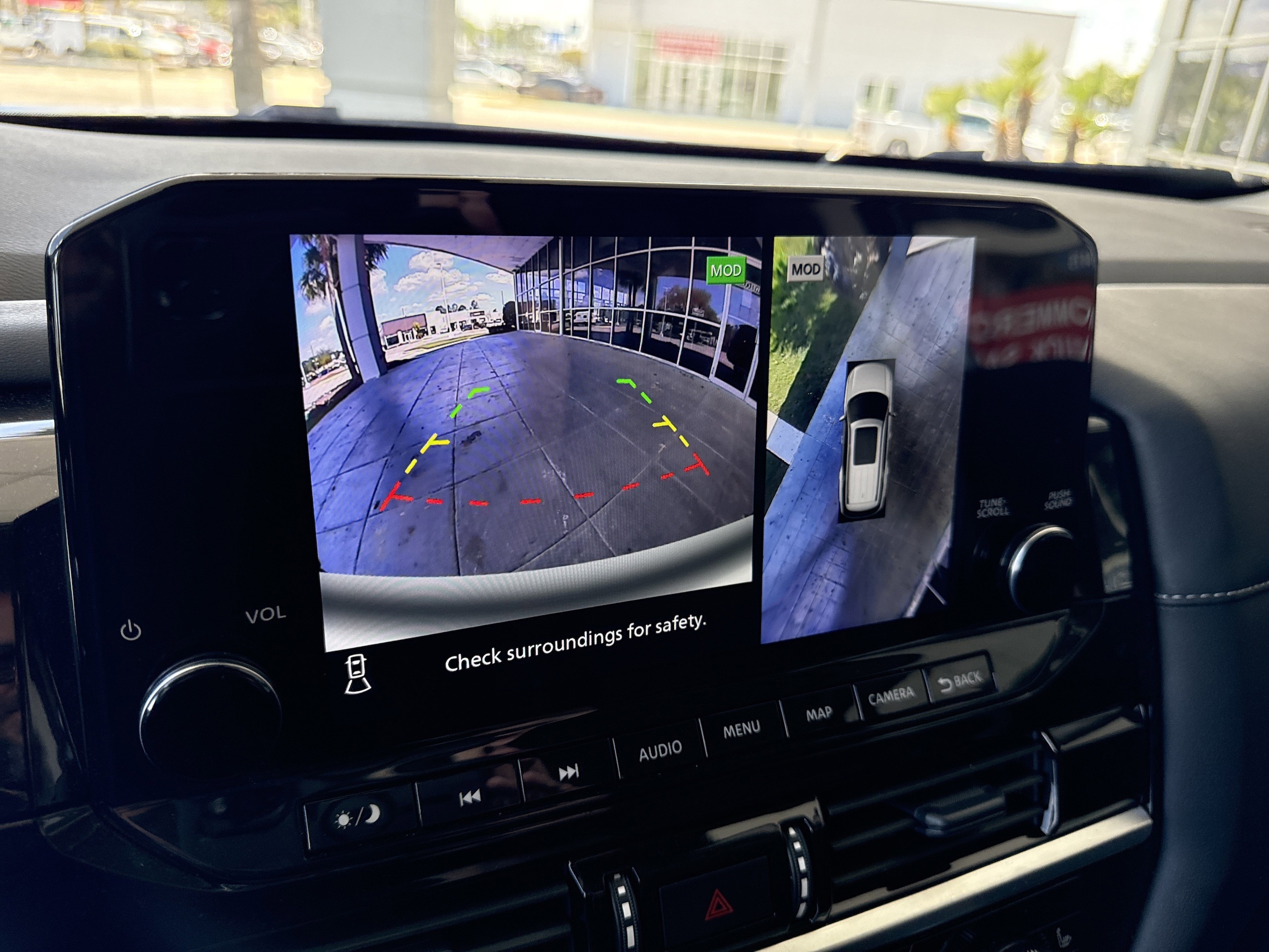 2025 Nissan Pathfinder SL photo 6