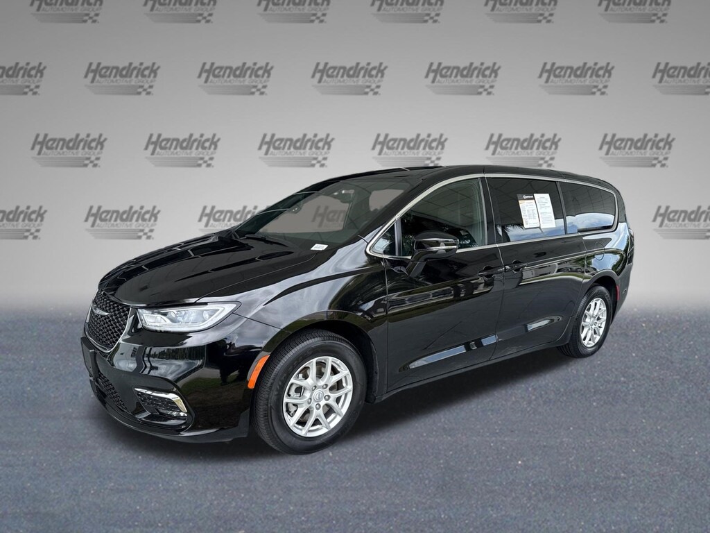 Used 2025 Chrysler Pacifica Select Minivan