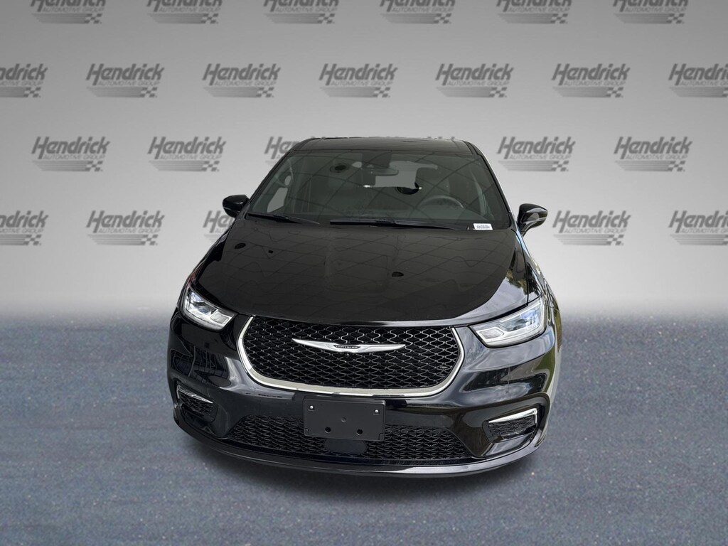 Used 2025 Chrysler Pacifica Select Minivan