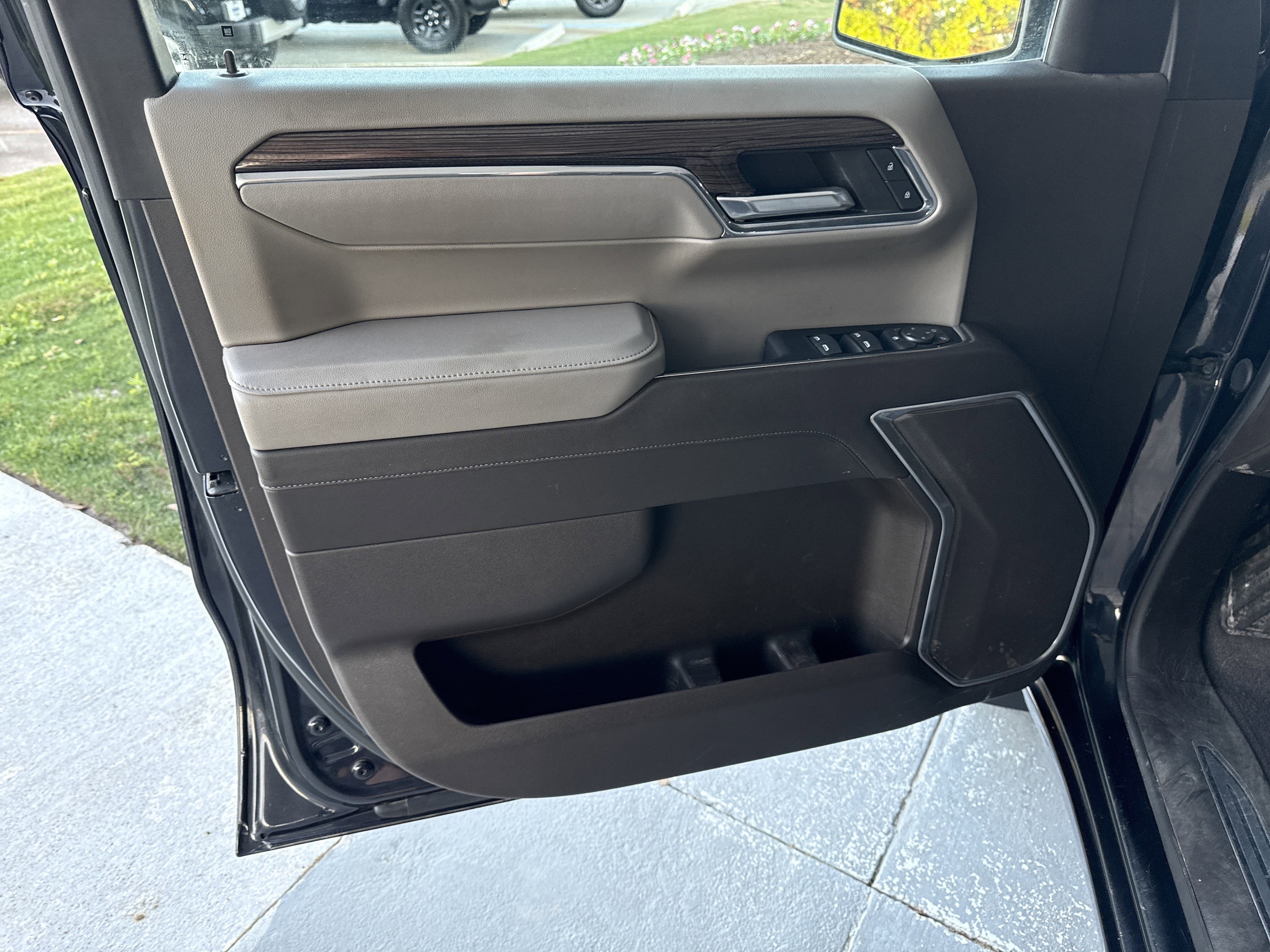 2024 Chevrolet Silverado 1500 LT photo 5