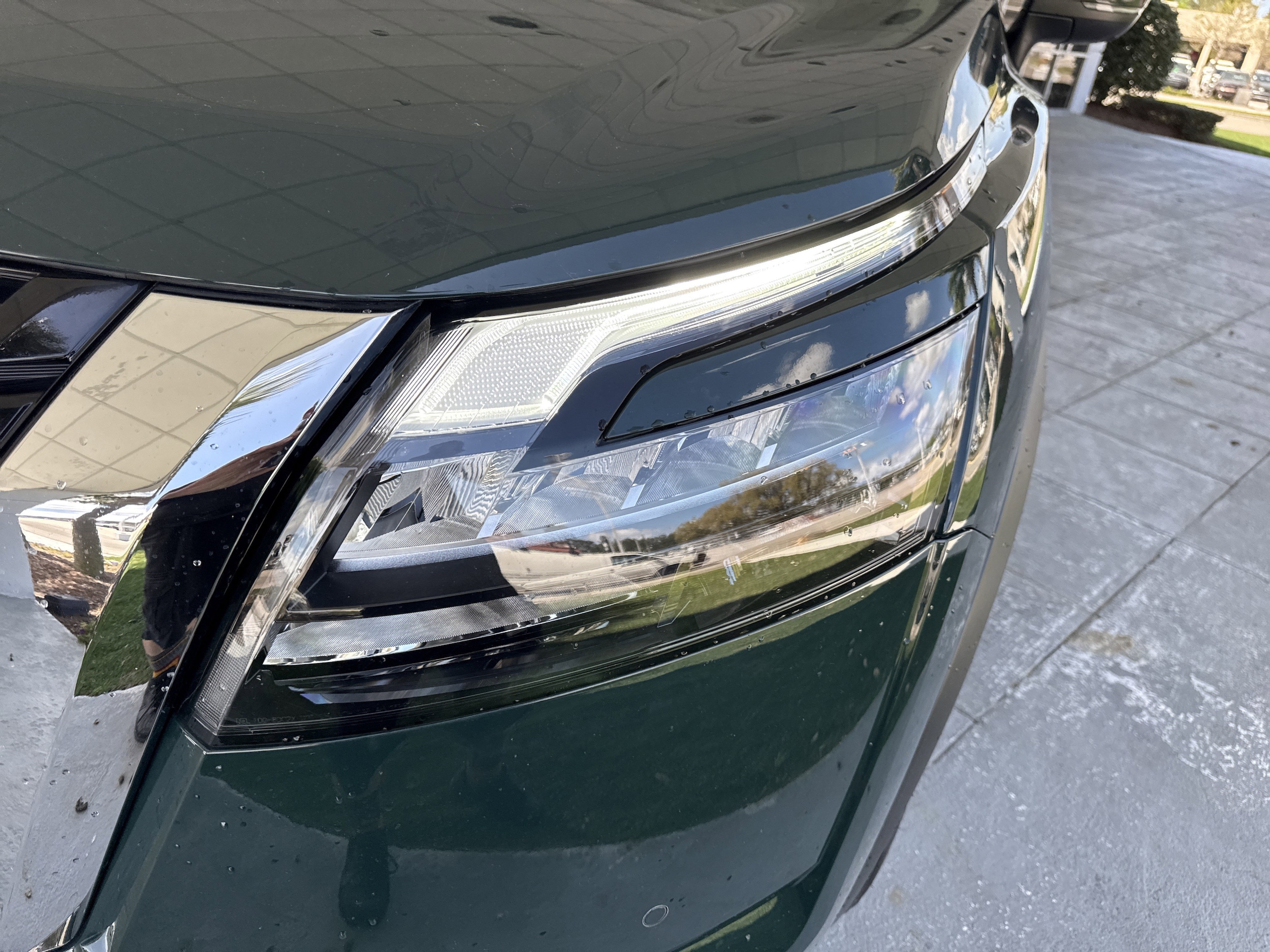 2025 Nissan Pathfinder SL photo 5