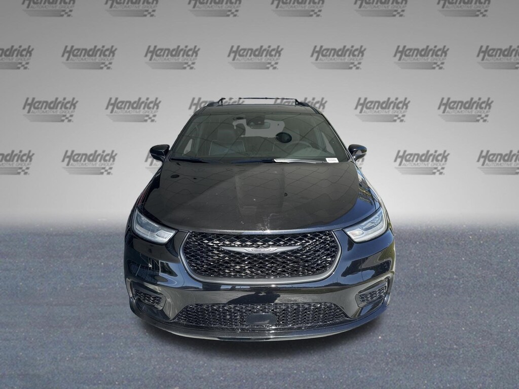 Used 2025 Chrysler Pacifica Limited Minivan