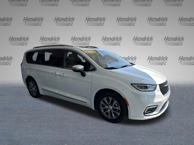 2026 Chrysler Pacifica Hybrid Pinnacle Minivan