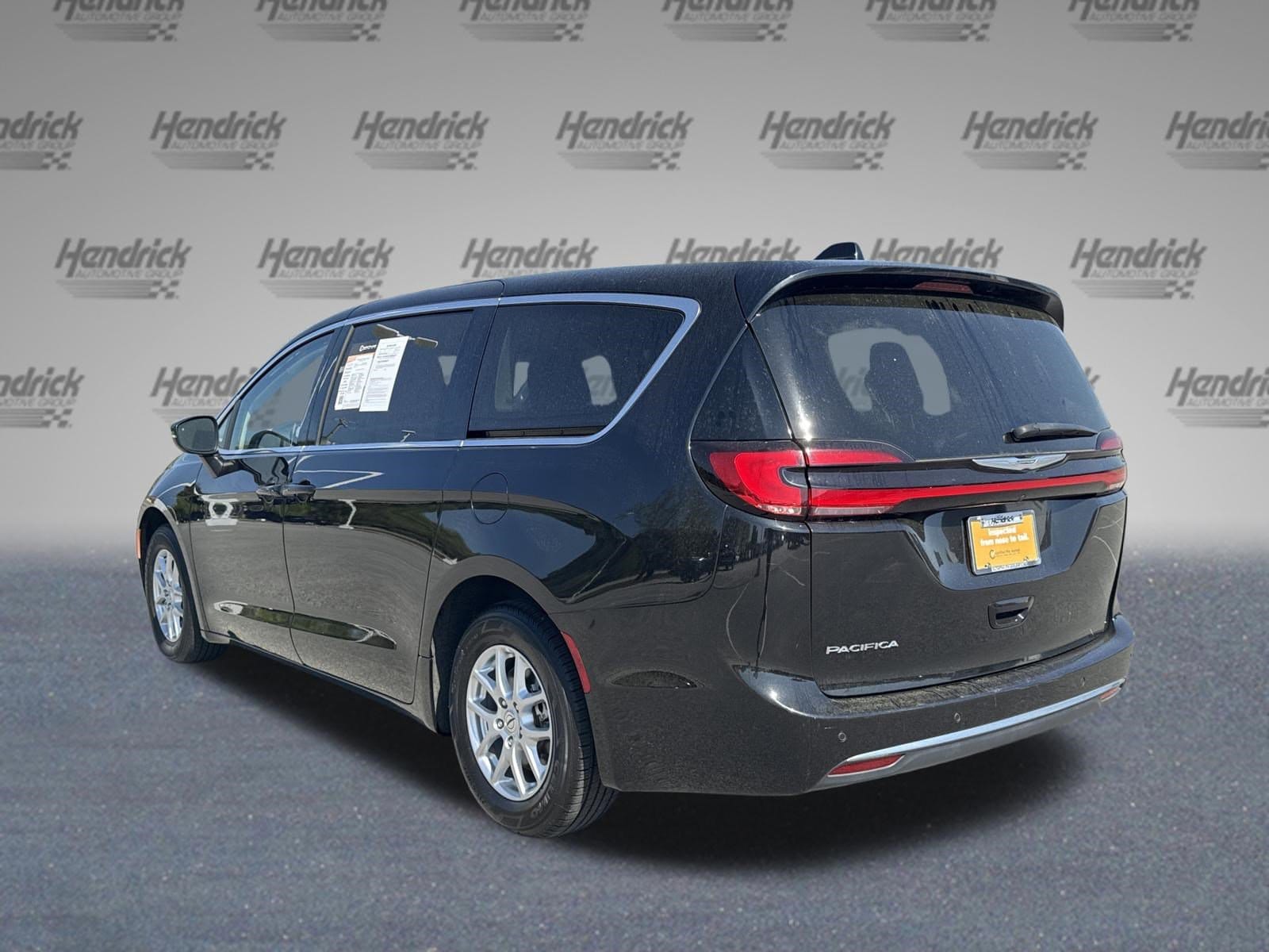 2023 Chrysler Pacifica Touring L photo 3