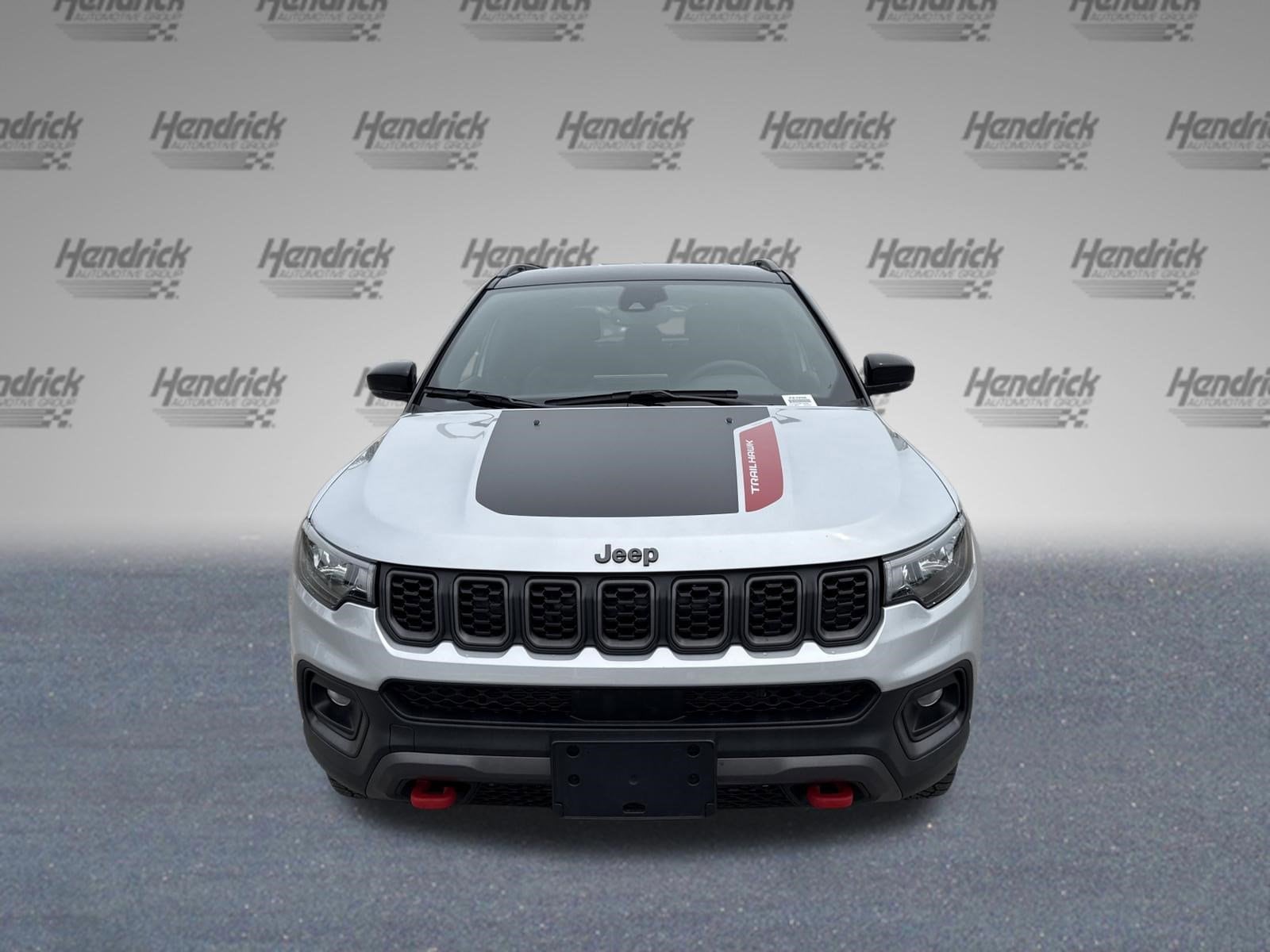 2025 Jeep Compass Trailhawk photo 2
