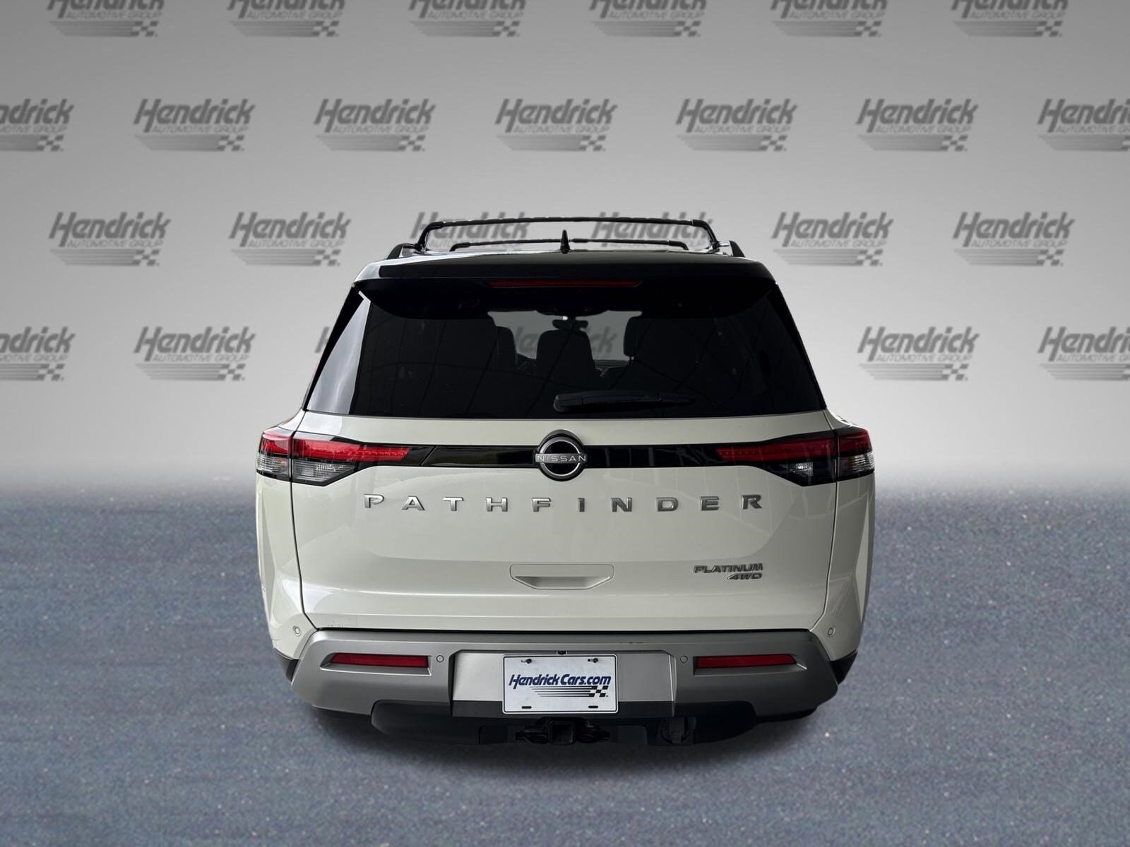 2024 Nissan Pathfinder Platinum photo 3