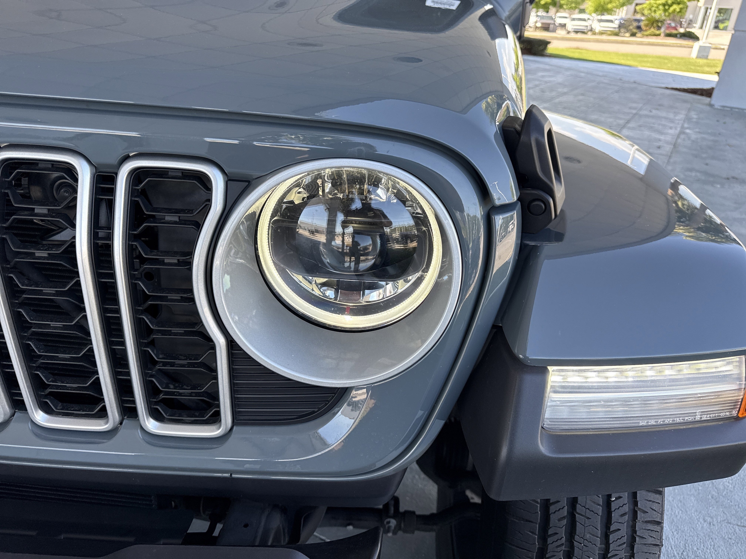 2025 Jeep Wrangler 4xe Sahara photo 4