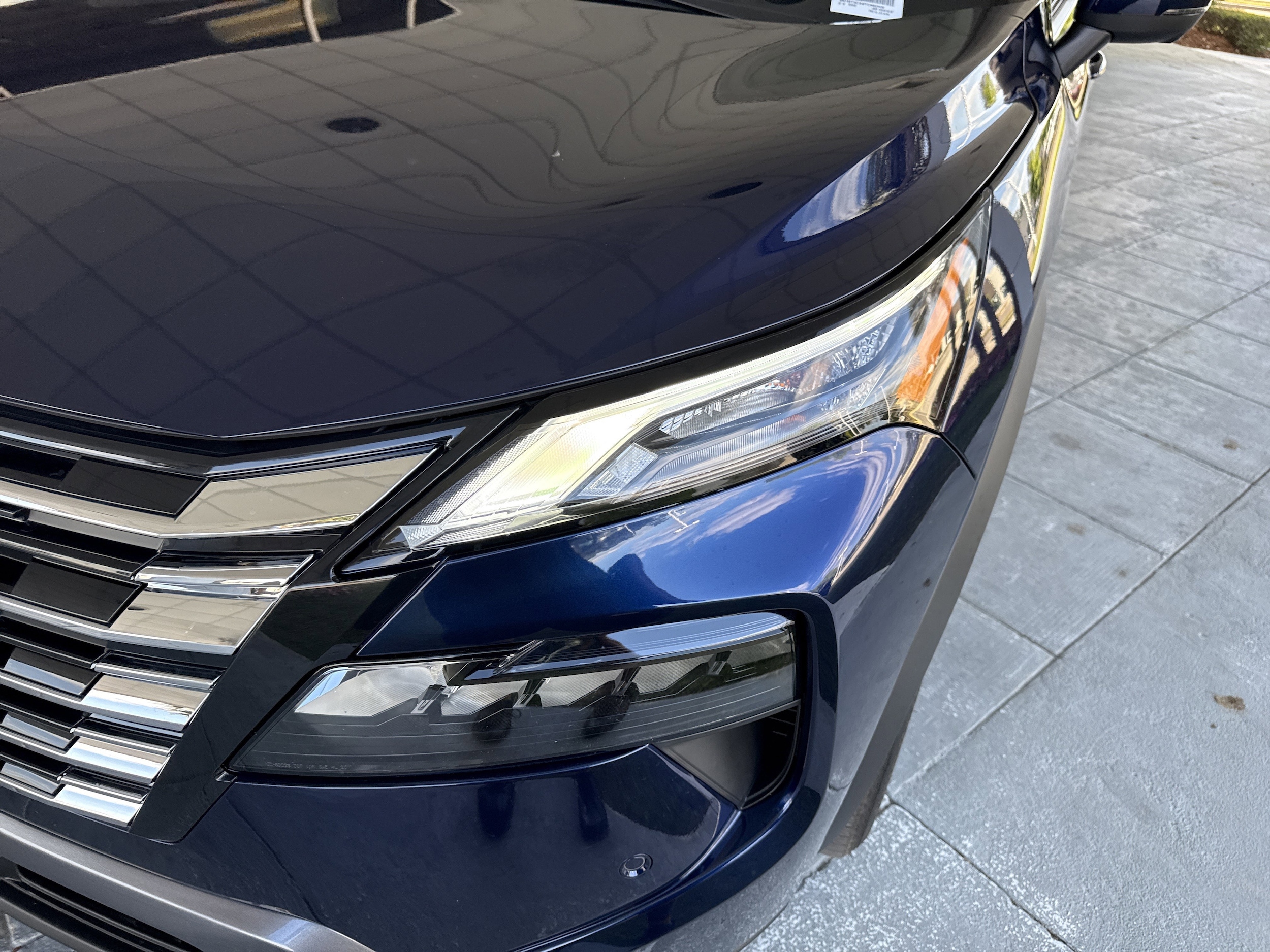 2026 Nissan Rogue SL photo 4
