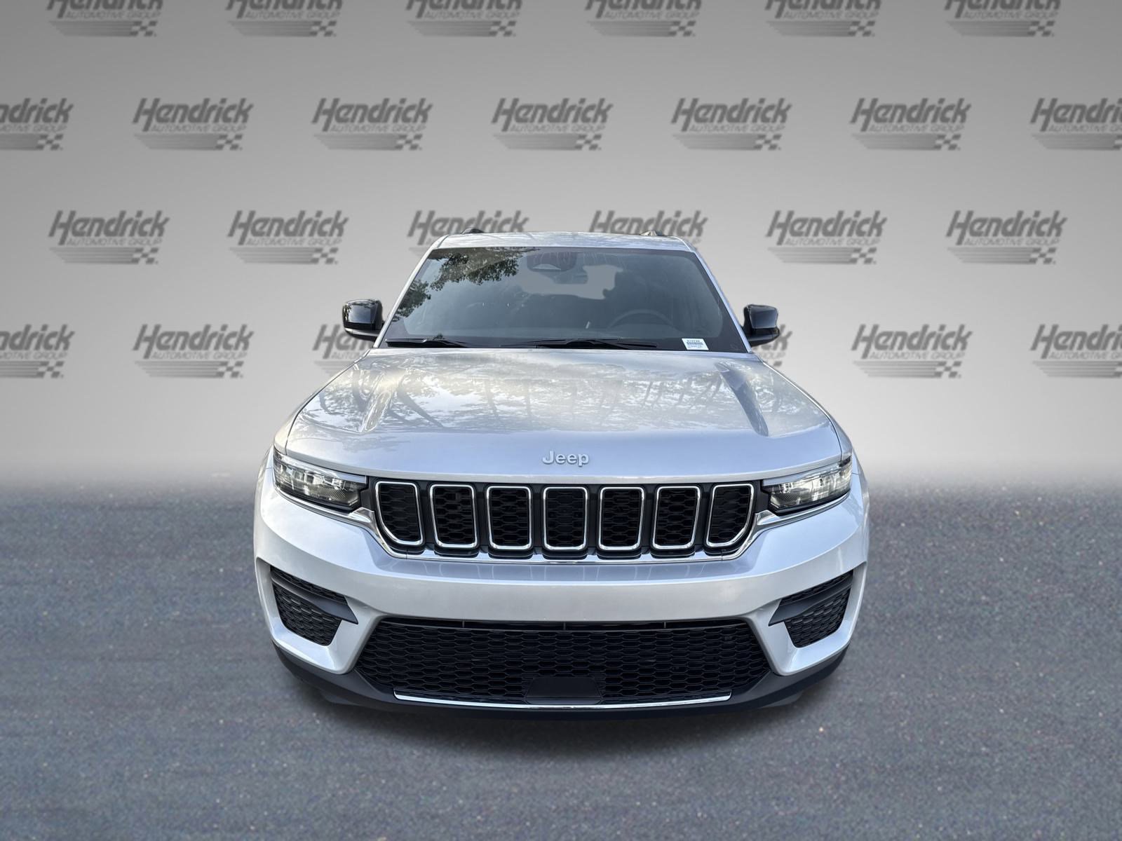 2025 Jeep Grand Cherokee Laredo X photo 2