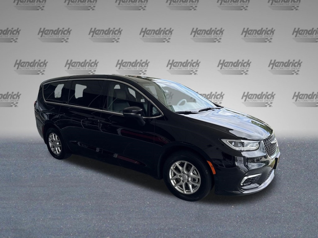 Used 2025 Chrysler Pacifica Select Minivan