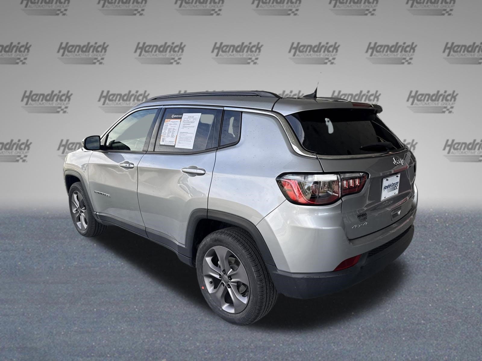 2022 Jeep Compass Latitude Lux photo 3