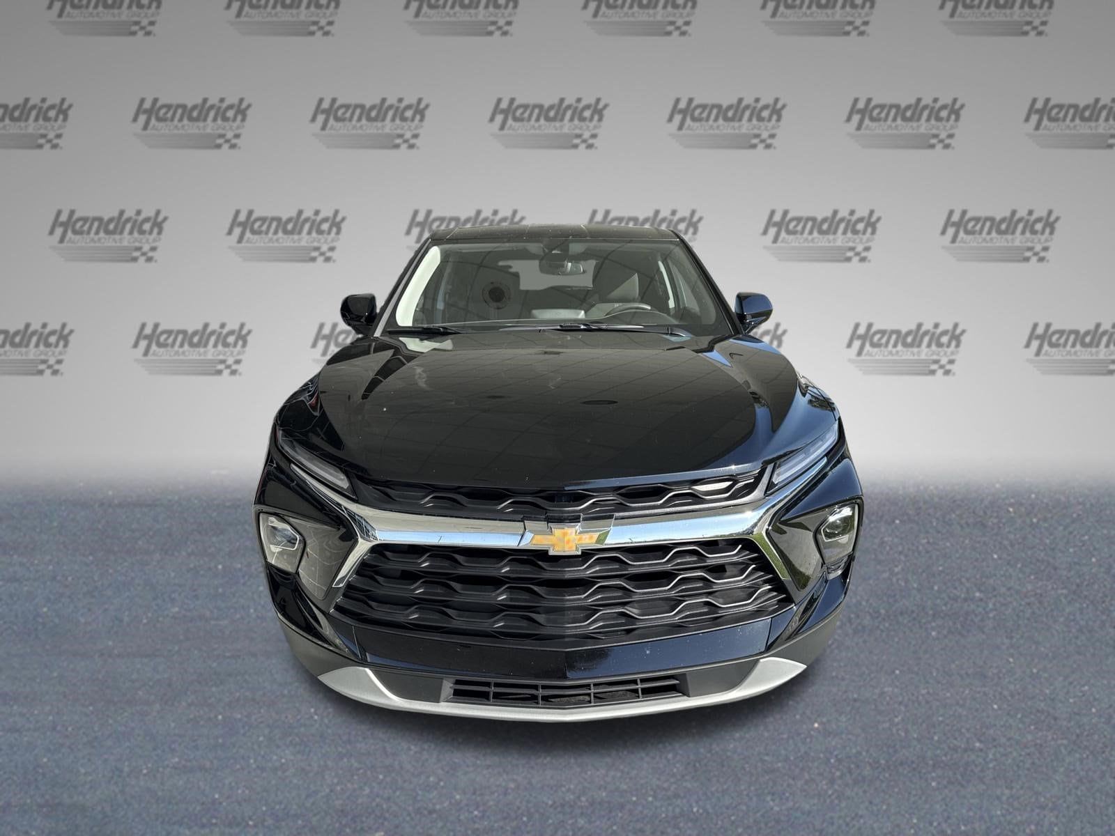 2025 Chevrolet Blazer LT photo 2