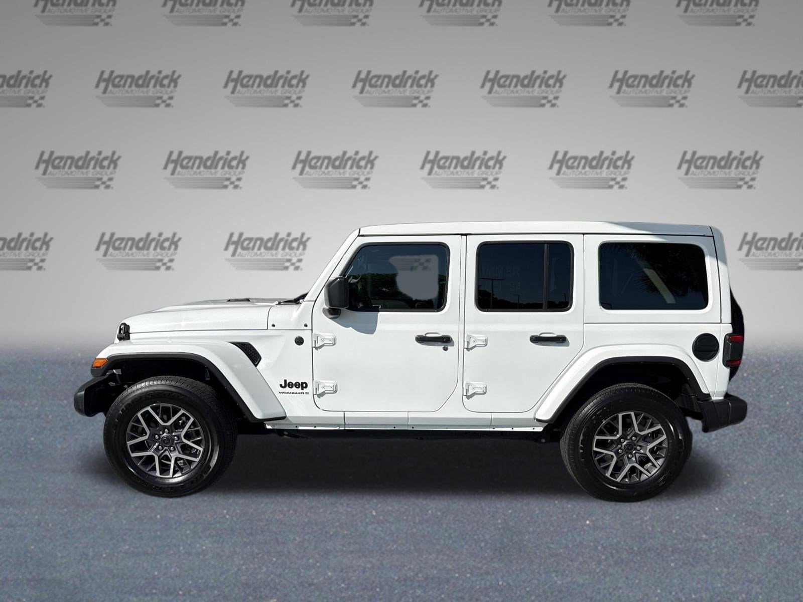 2025 Jeep Wrangler Sahara photo 5