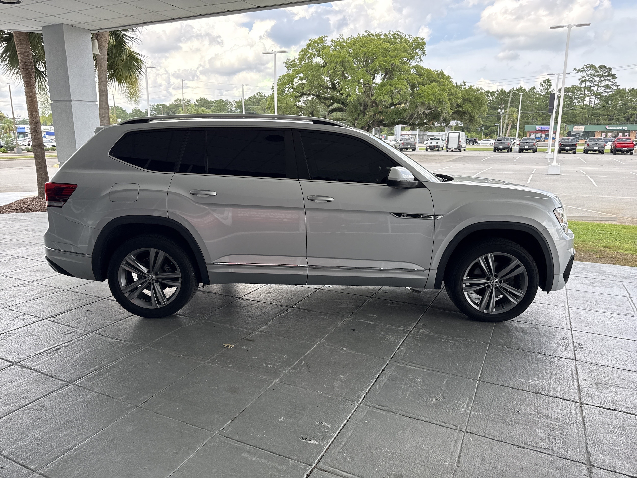 Volkswagen Atlas 3.6L V6 SE W/Technology
