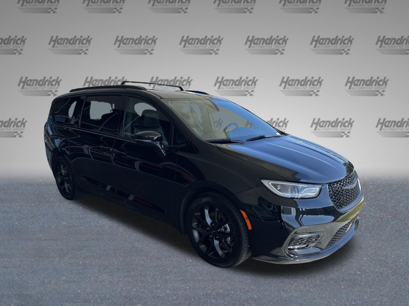 Used 2025 Chrysler Pacifica Limited Minivan