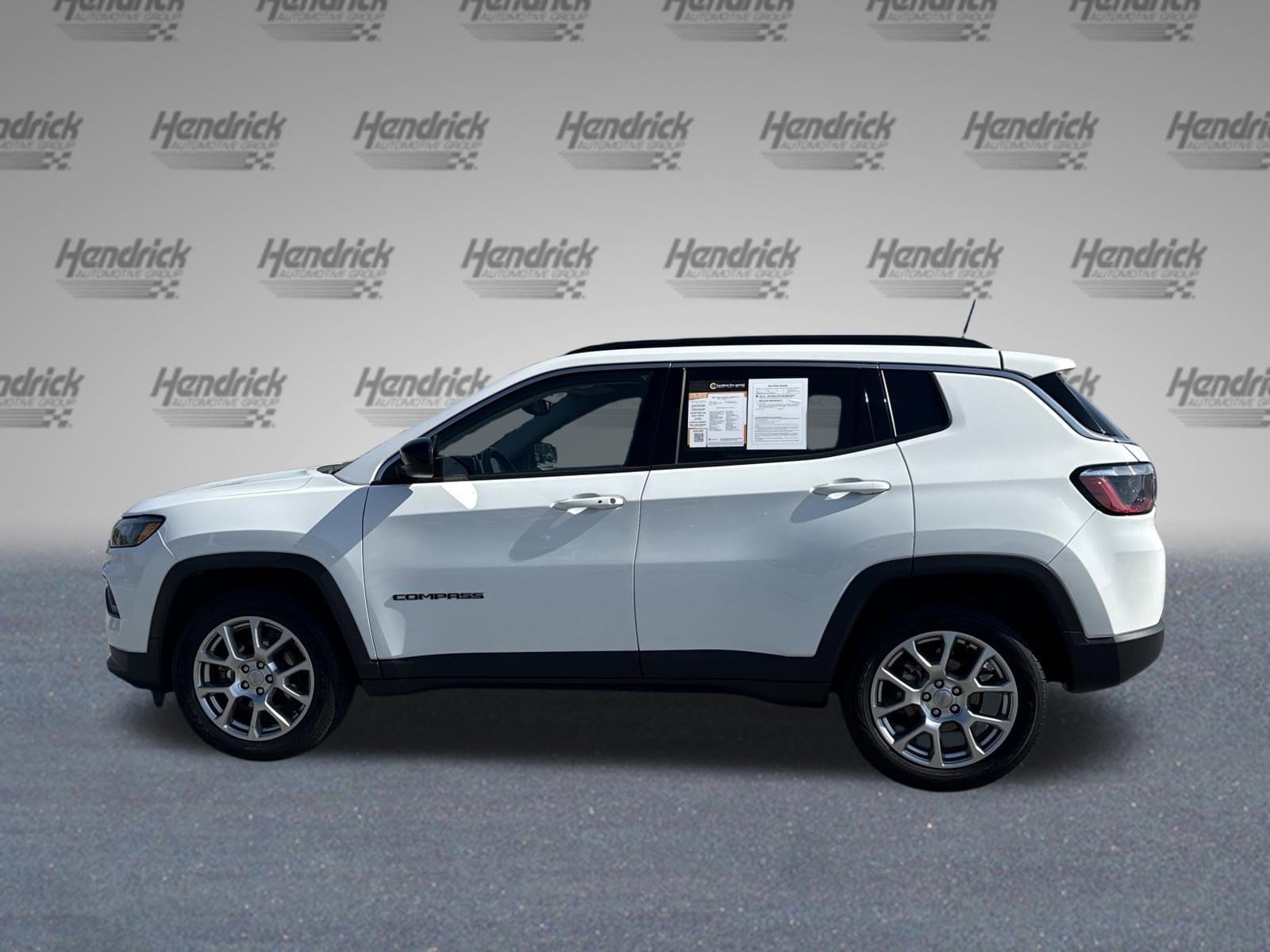 2022 Jeep Compass Latitude Lux photo 6