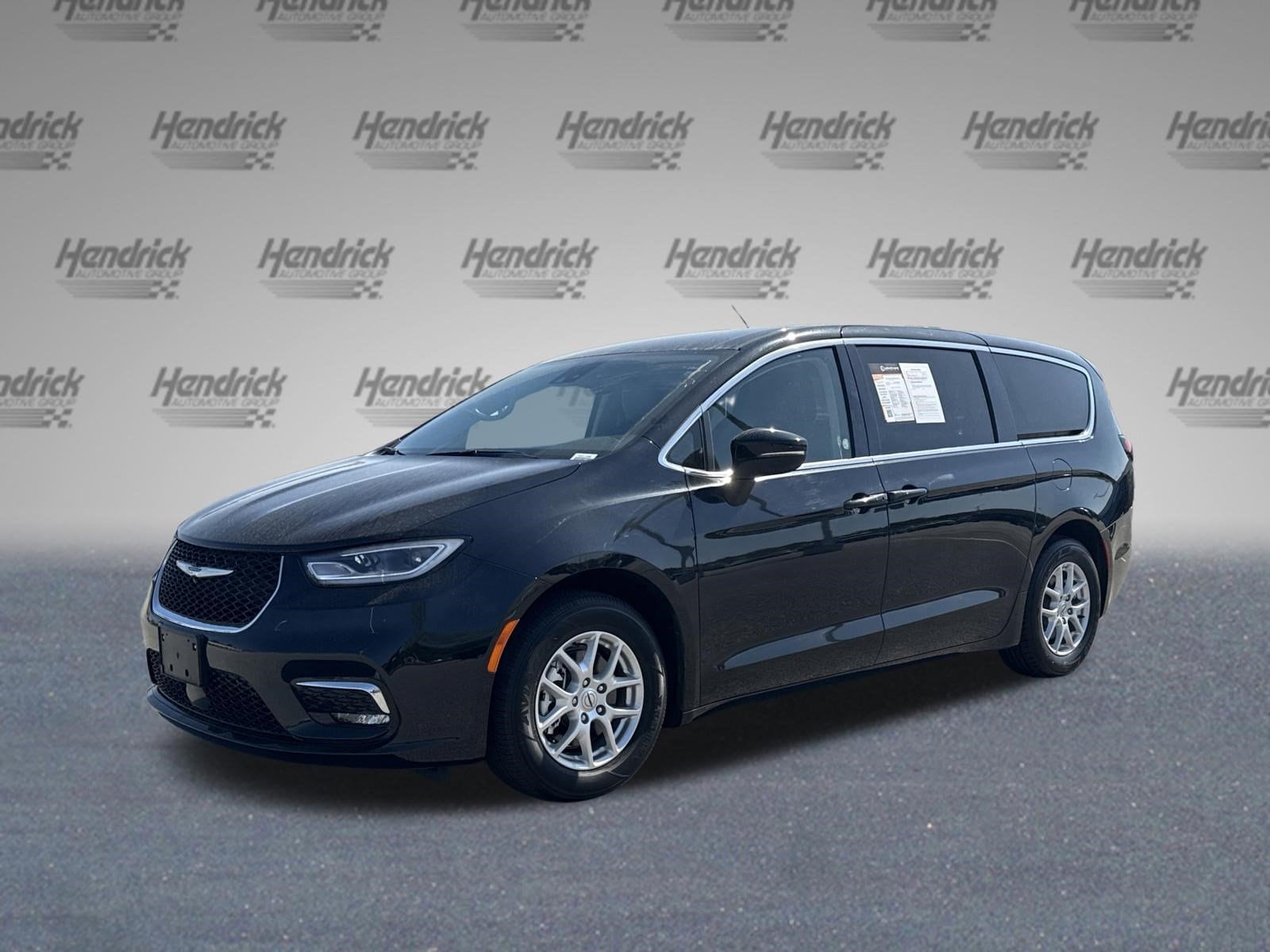 2023 Chrysler Pacifica Touring L photo 4