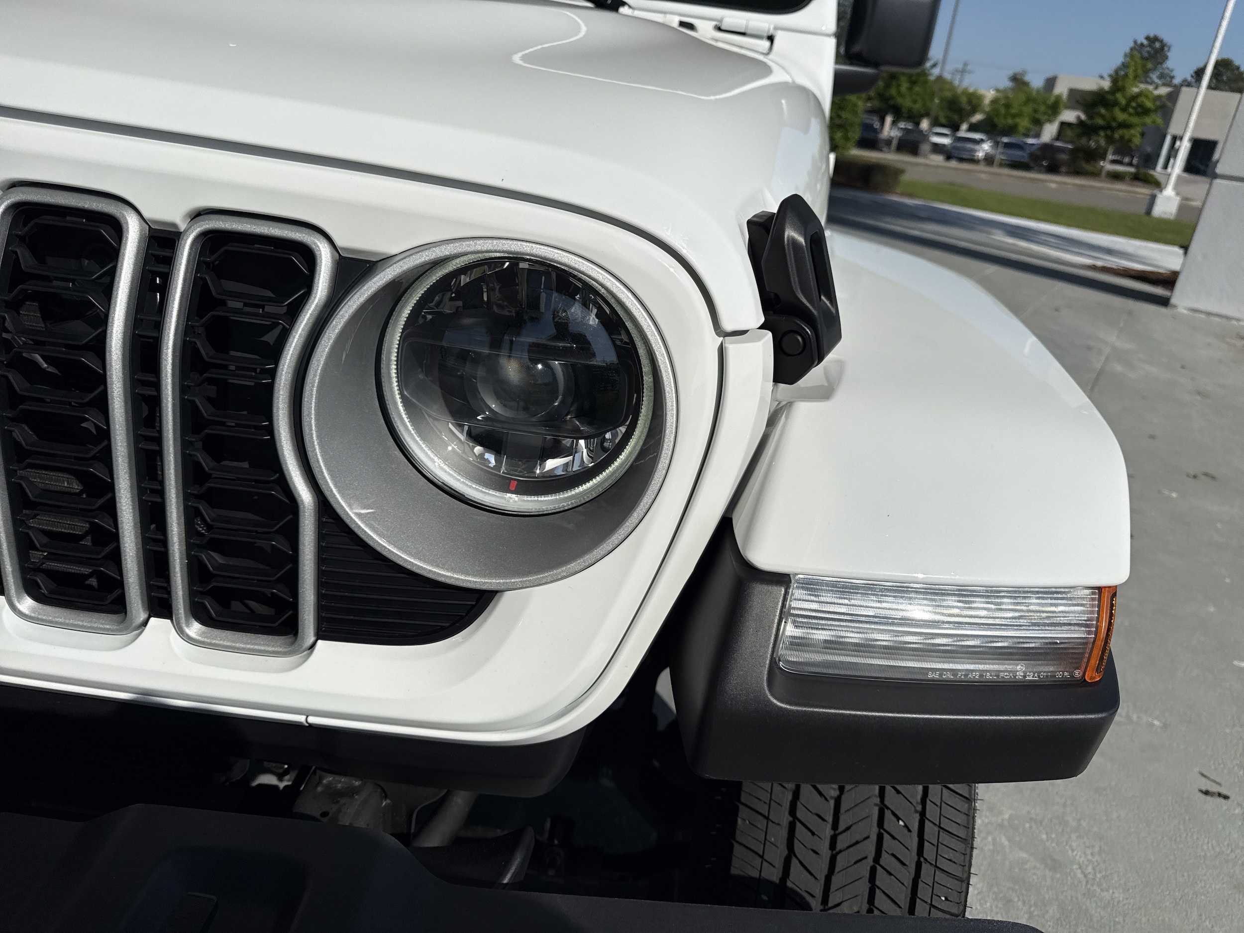 2025 Jeep Wrangler Sahara photo 4