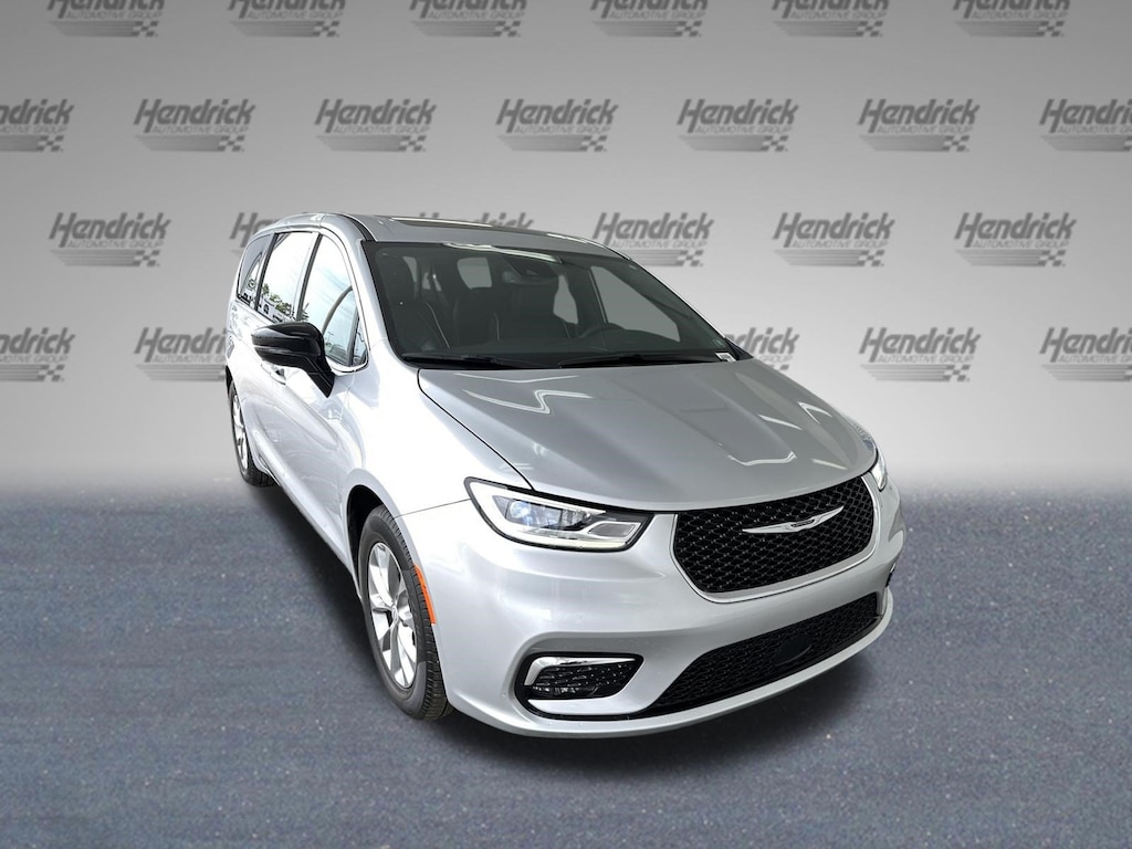 Used 2026 Chrysler Pacifica Limited Minivan