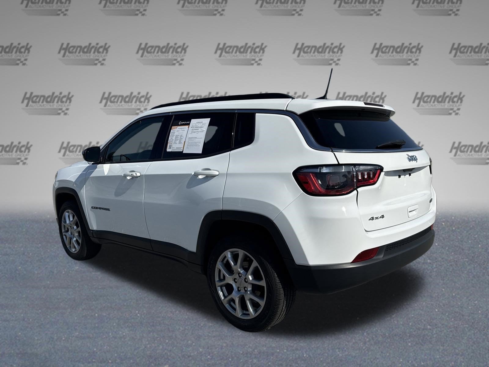 2022 Jeep Compass Latitude Lux photo 3