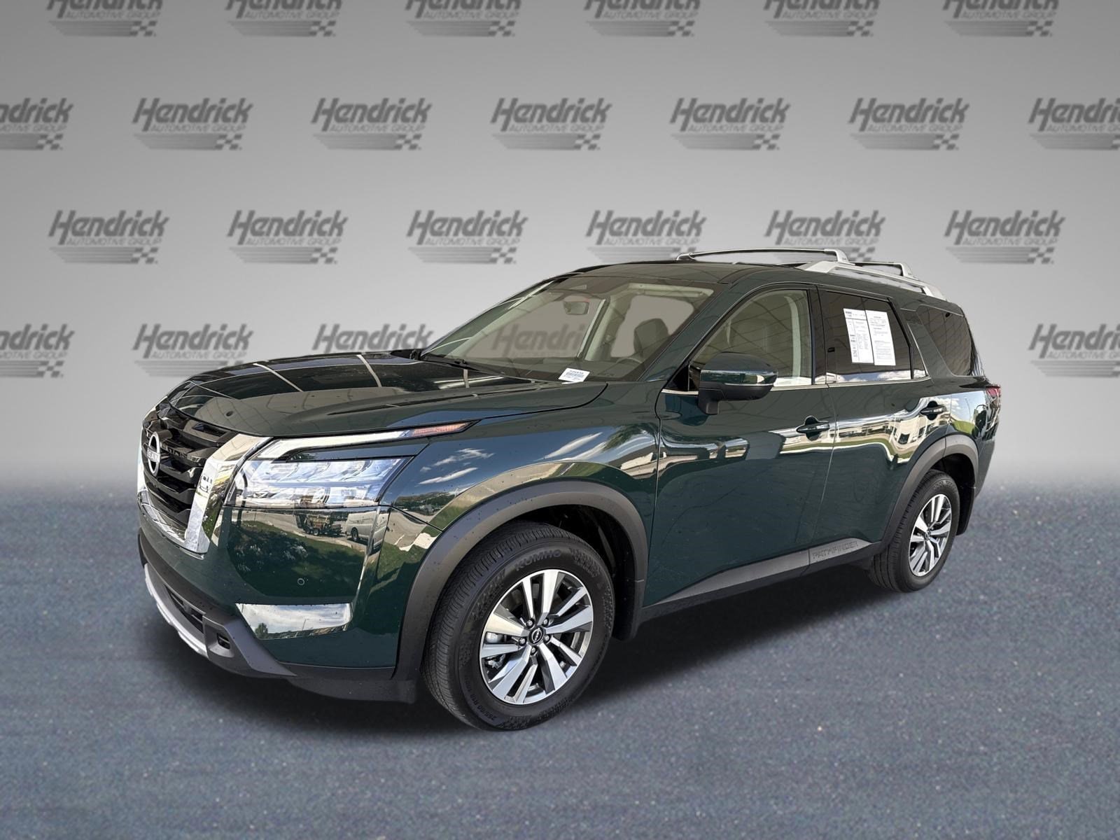 2025 Nissan Pathfinder SL photo 4