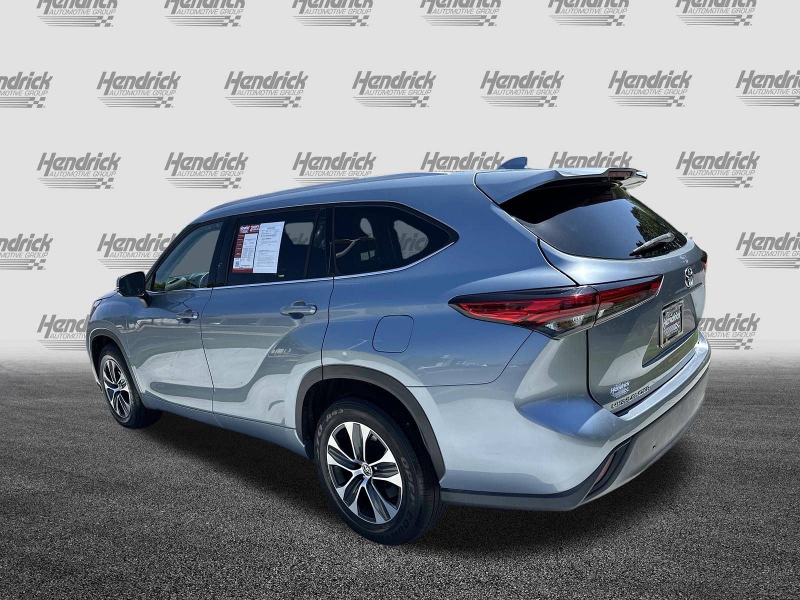 2022 Toyota Highlander Hybrid XLE photo 6