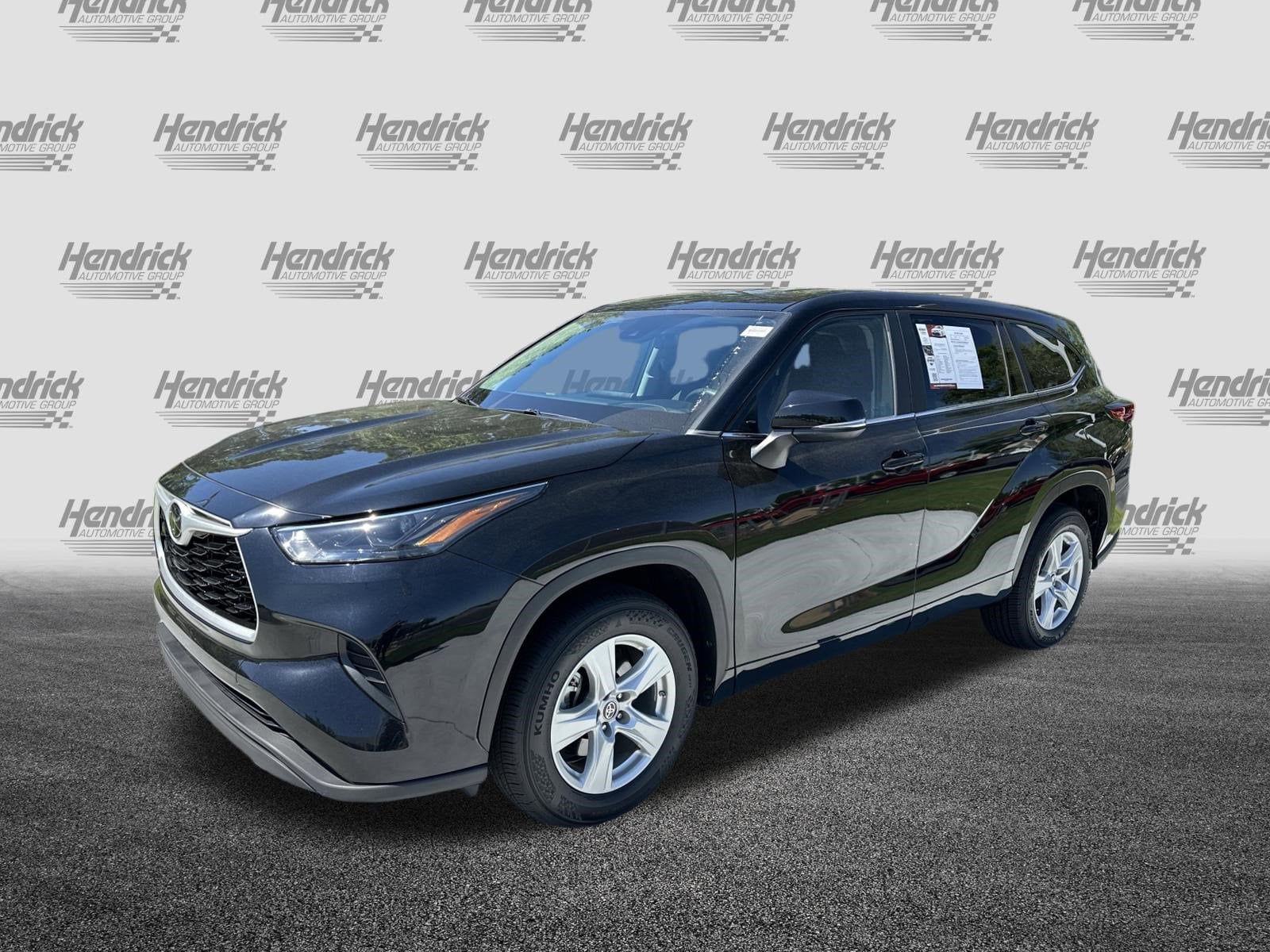 2023 Toyota Highlander LE photo 4