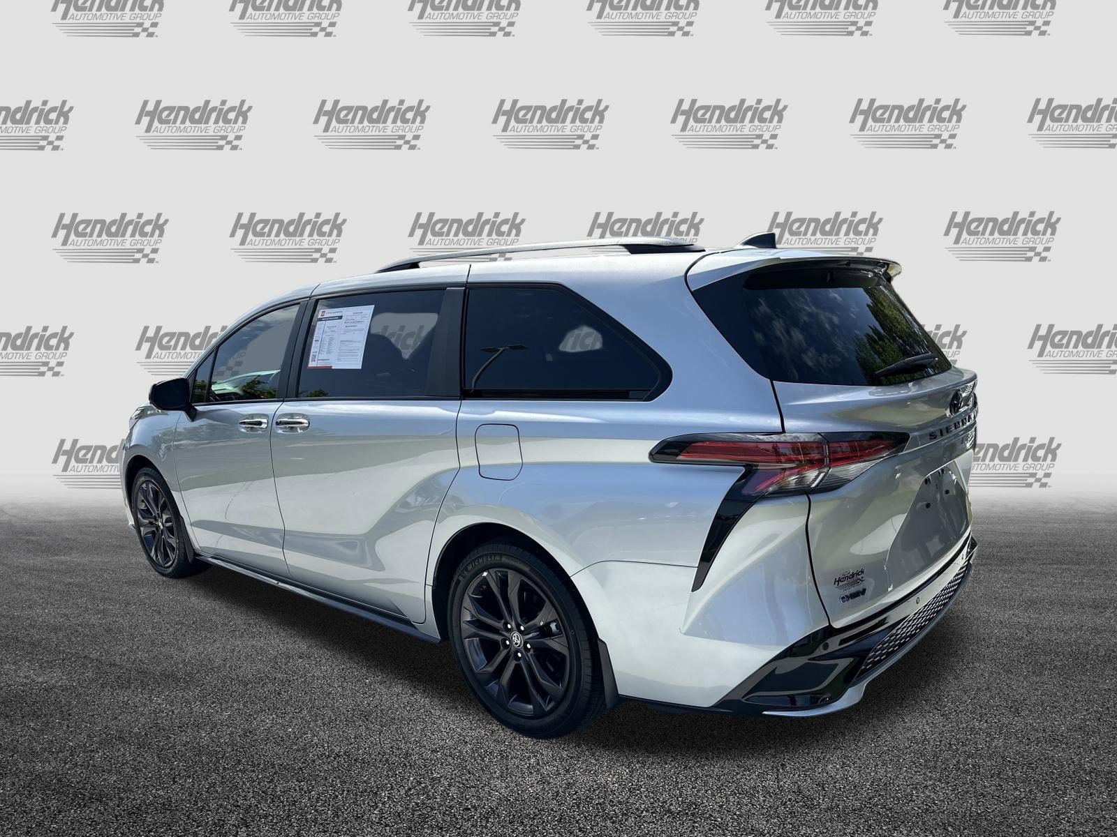 2025 Toyota Sienna XSE photo 3