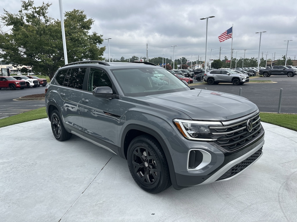 Used 2024 Volkswagen Atlas 2.0T Peak Edition SE w/Technology SUV