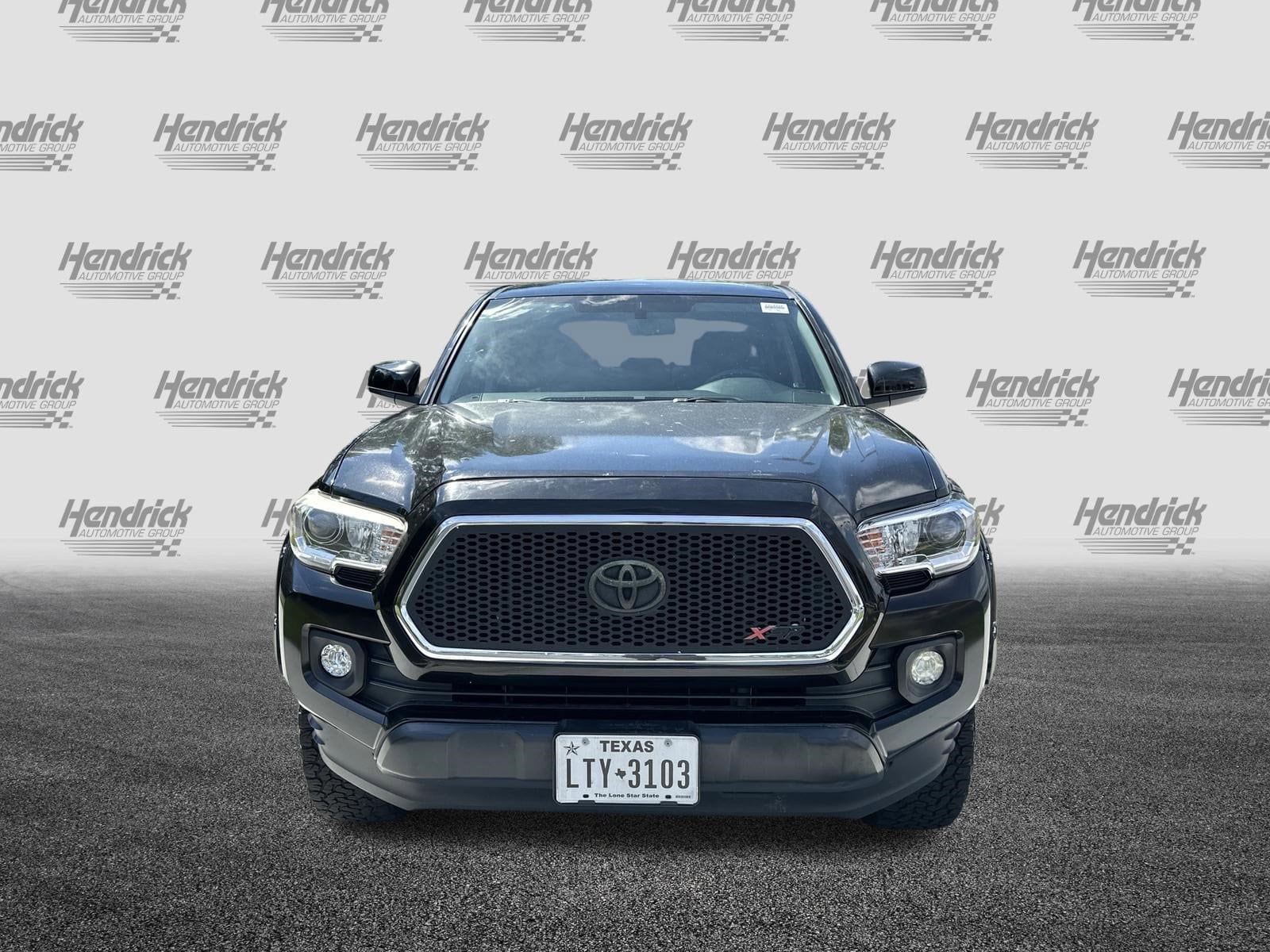 2017 Toyota Tacoma SR5 photo 2