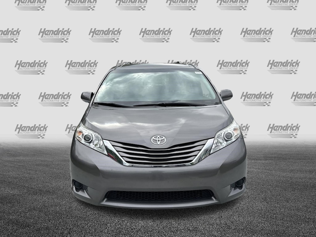 Used 2016 Toyota Sienna LE Minivan