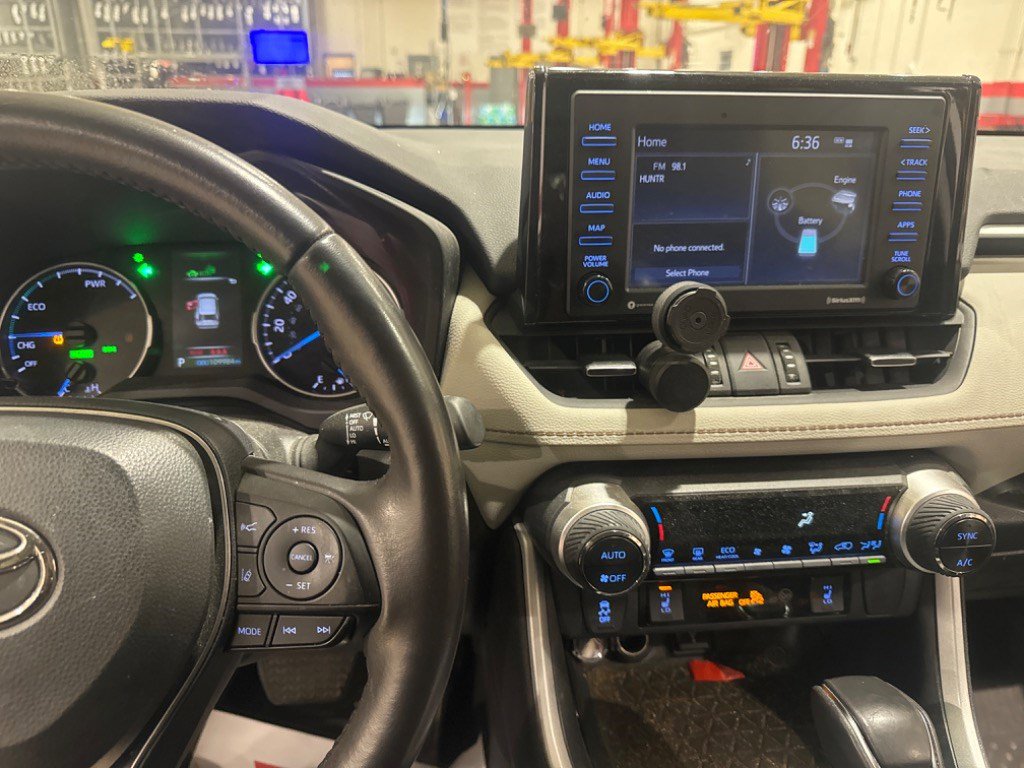 2022 Toyota RAV4 Hybrid XLE Premium photo 2