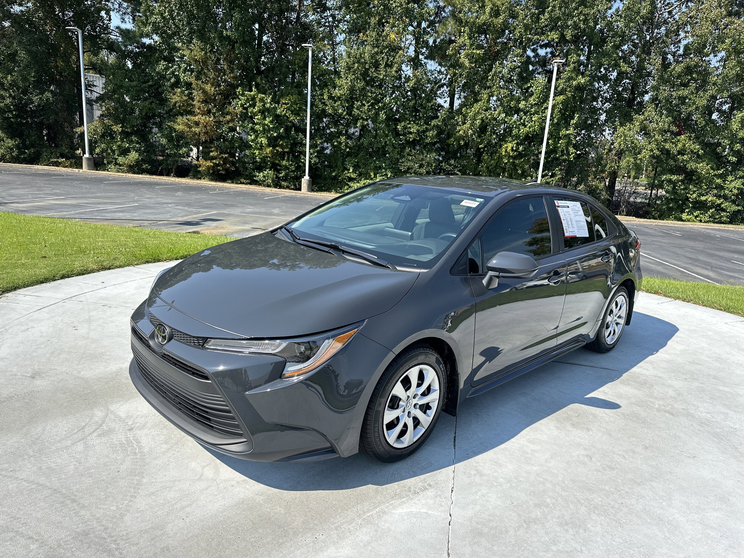2025 Toyota Corolla LE photo 2