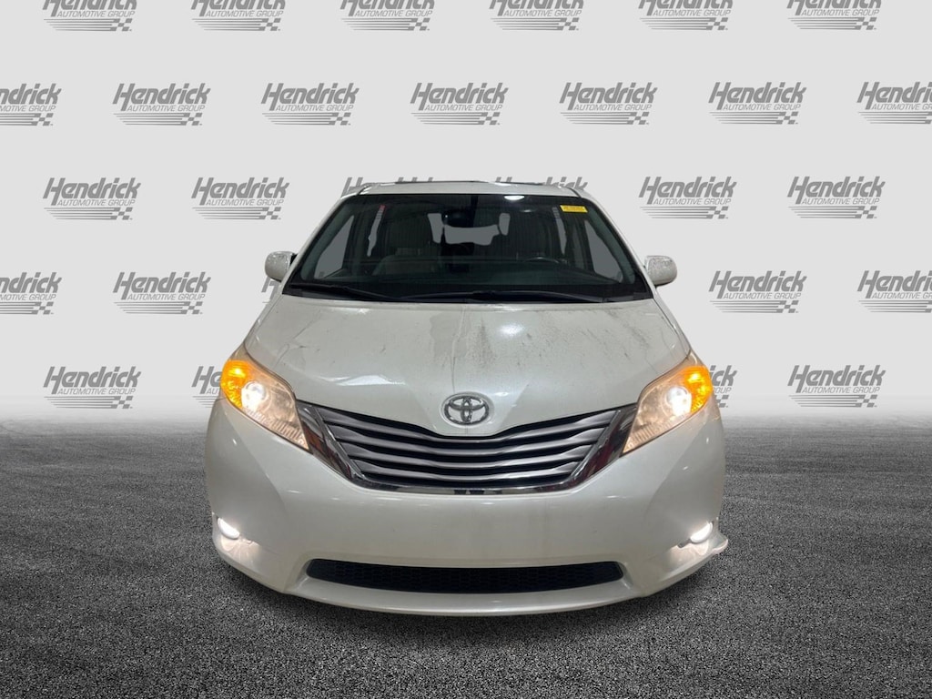 Used 2017 Toyota Sienna XLE Minivan