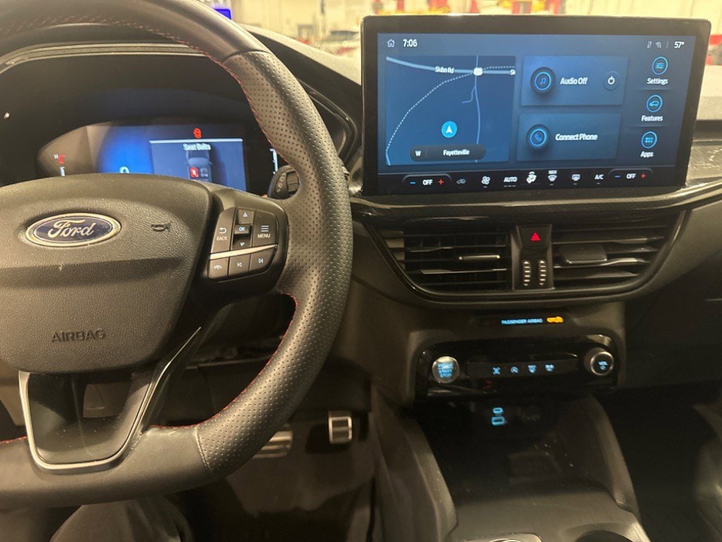 2023 Ford Escape ST-Line photo 2