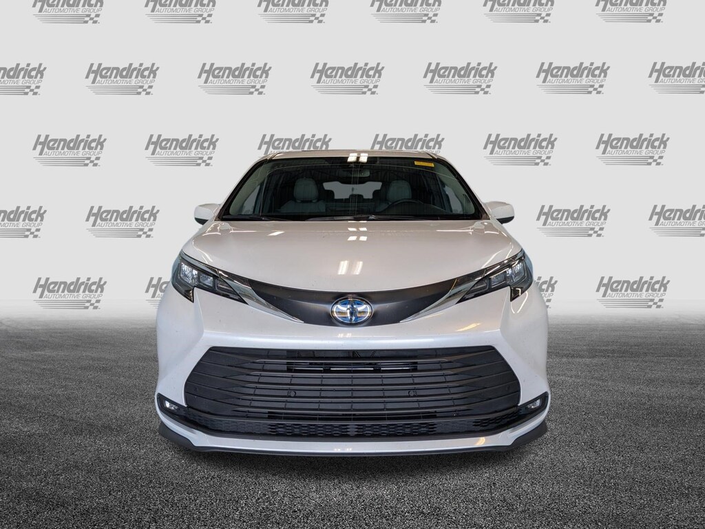 Certified 2025 Toyota Sienna XLE Minivan