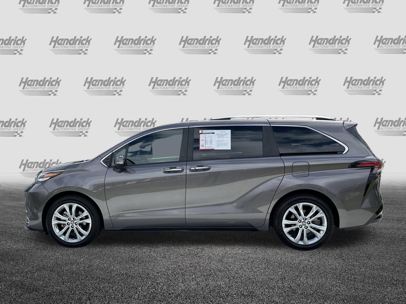 2023 Toyota Sienna Platinum photo 6