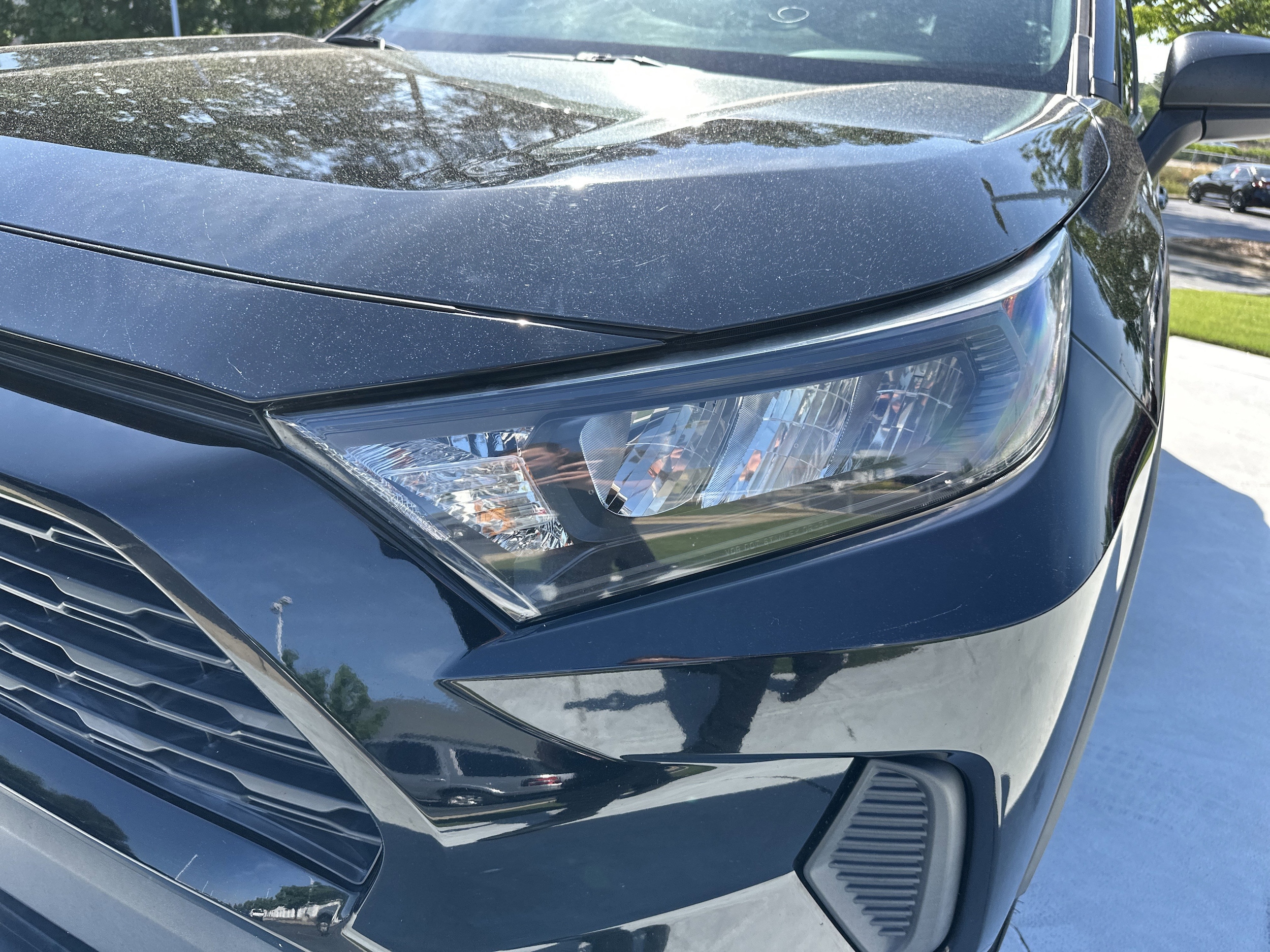 2020 Toyota RAV4 LE photo 5