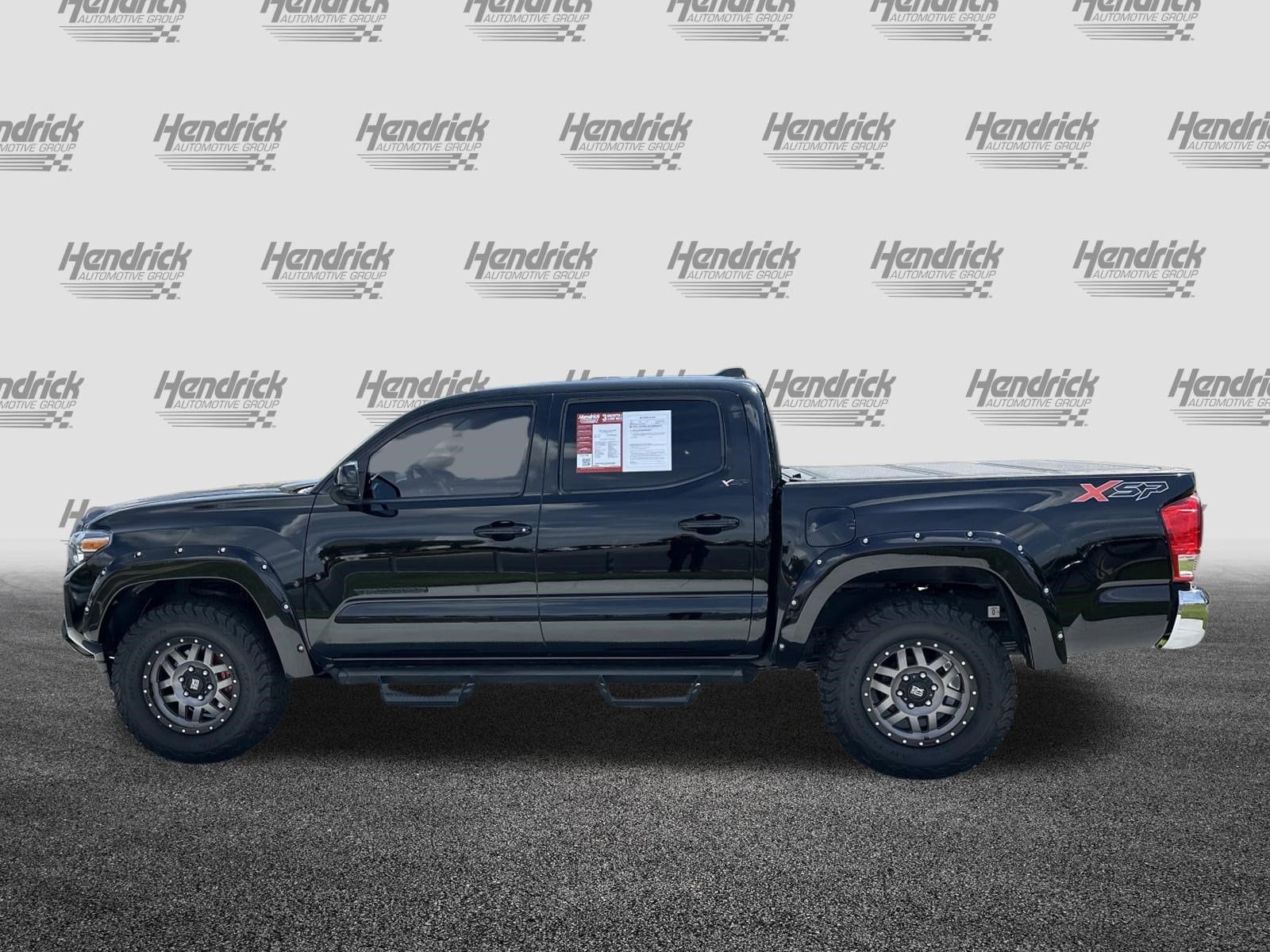 2017 Toyota Tacoma SR5 photo 6