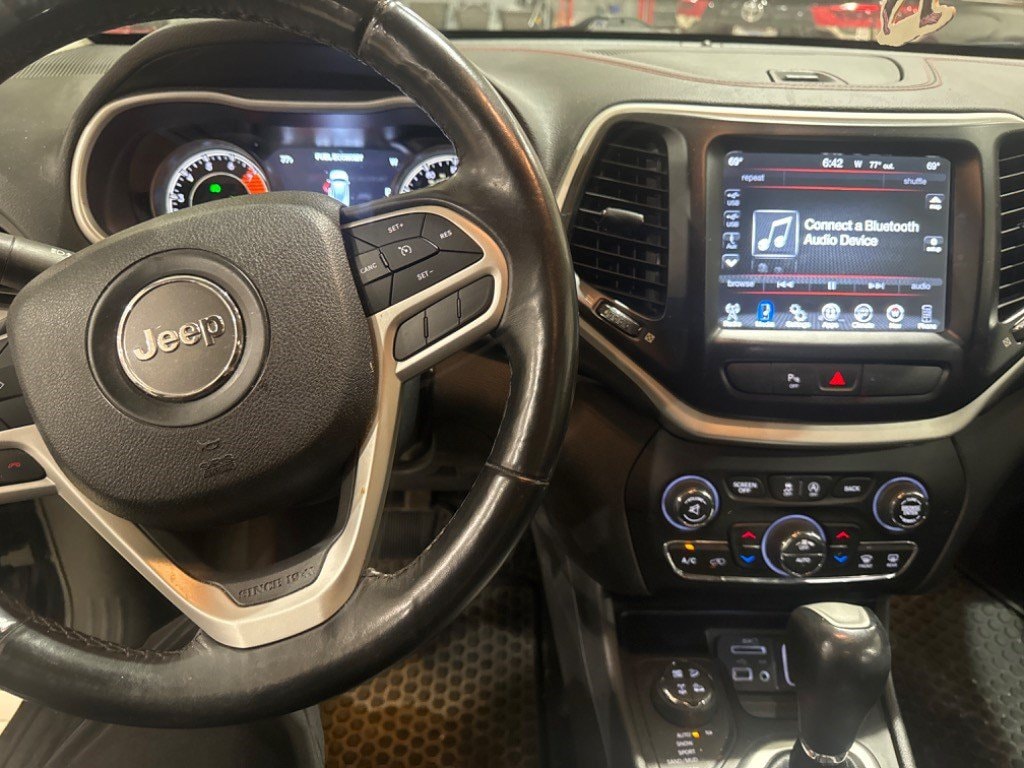 Used 2018 Jeep Cherokee Trailhawk SUV