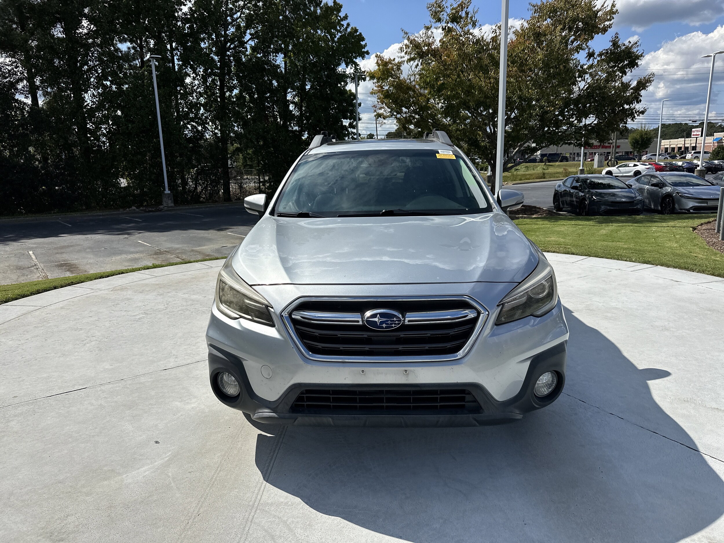 2018 Subaru Outback Limited photo 2