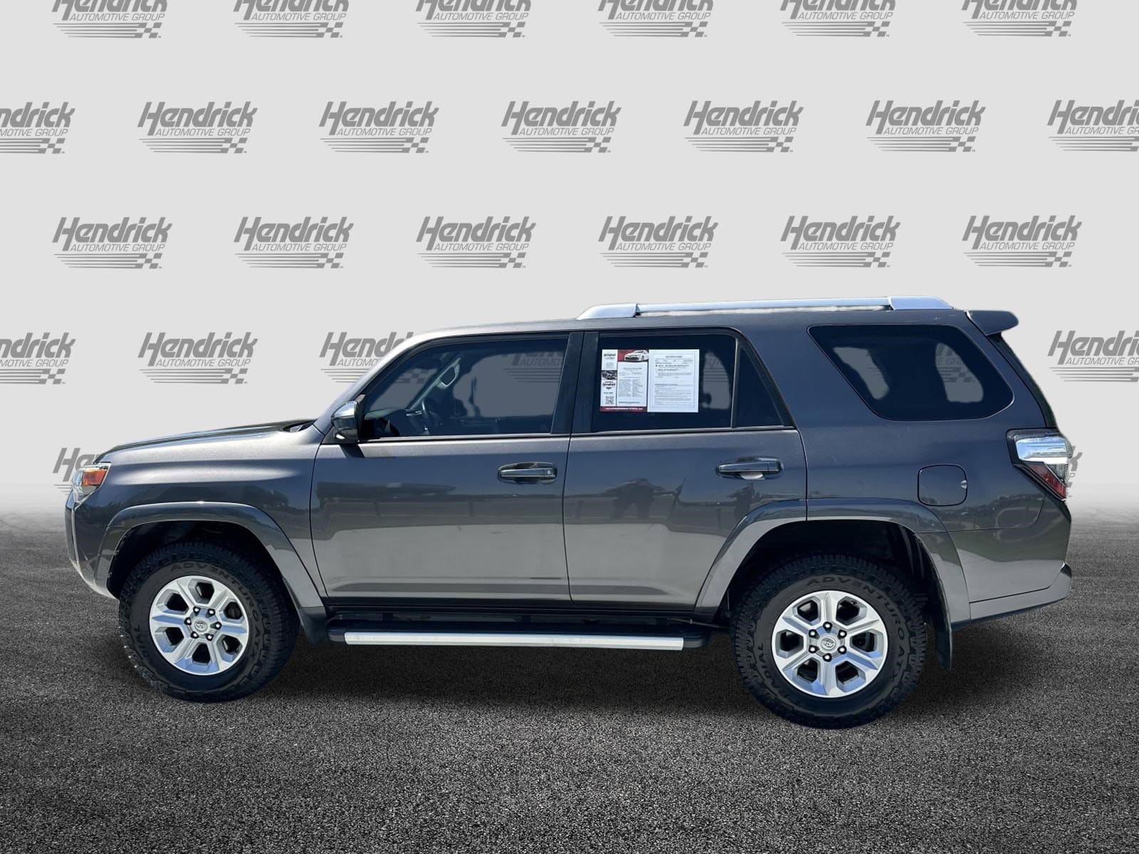 2016 Toyota 4Runner SR5 photo 6