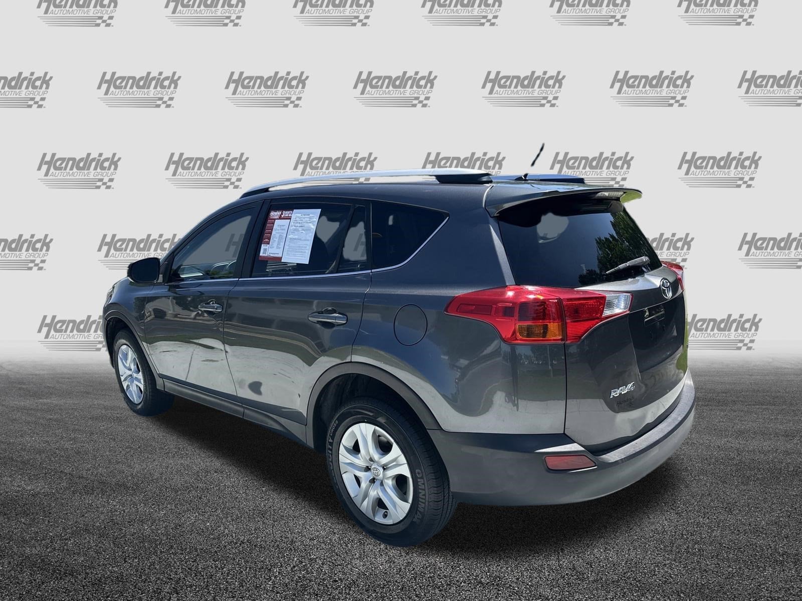 2015 Toyota RAV4 LE photo 3