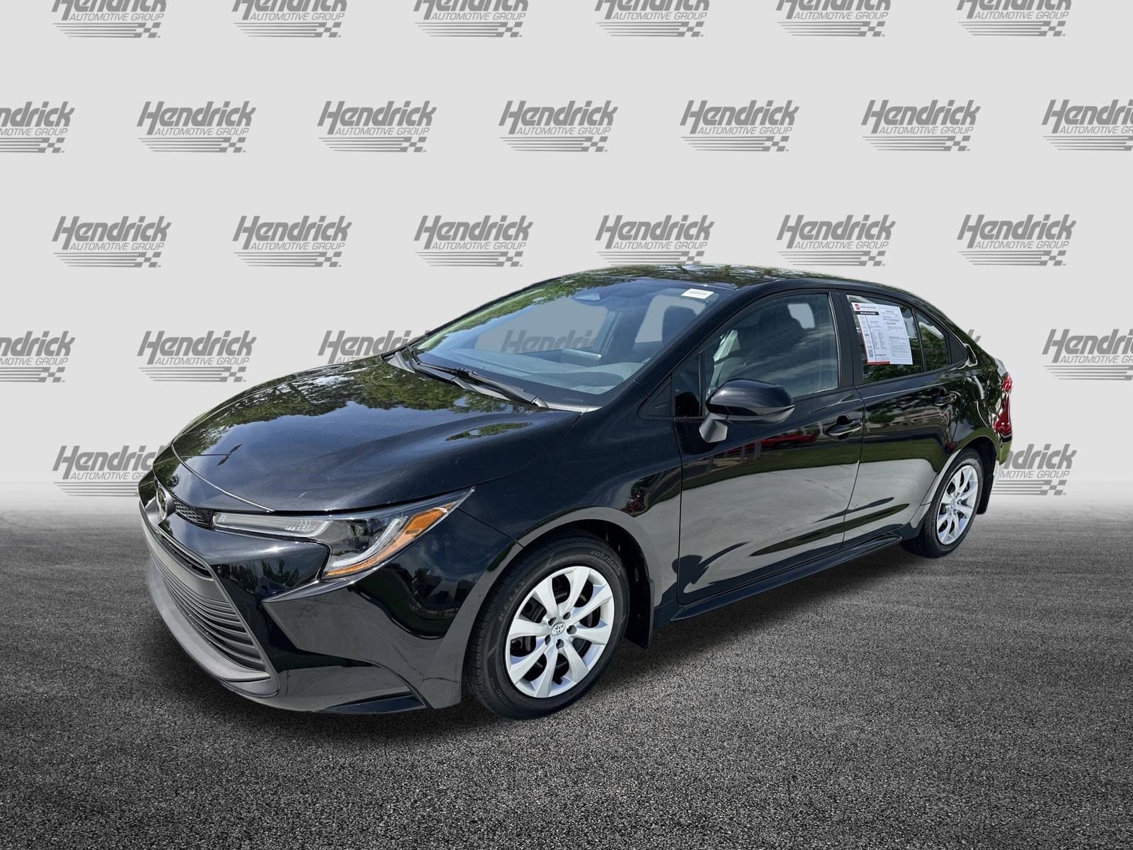 2025 Toyota Corolla LE photo 4