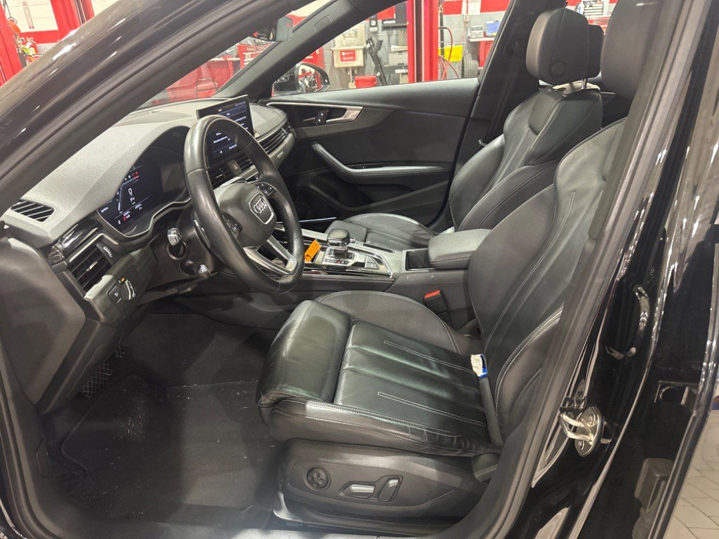 2023 Audi A4 Sedan S line Premium Plus photo 4