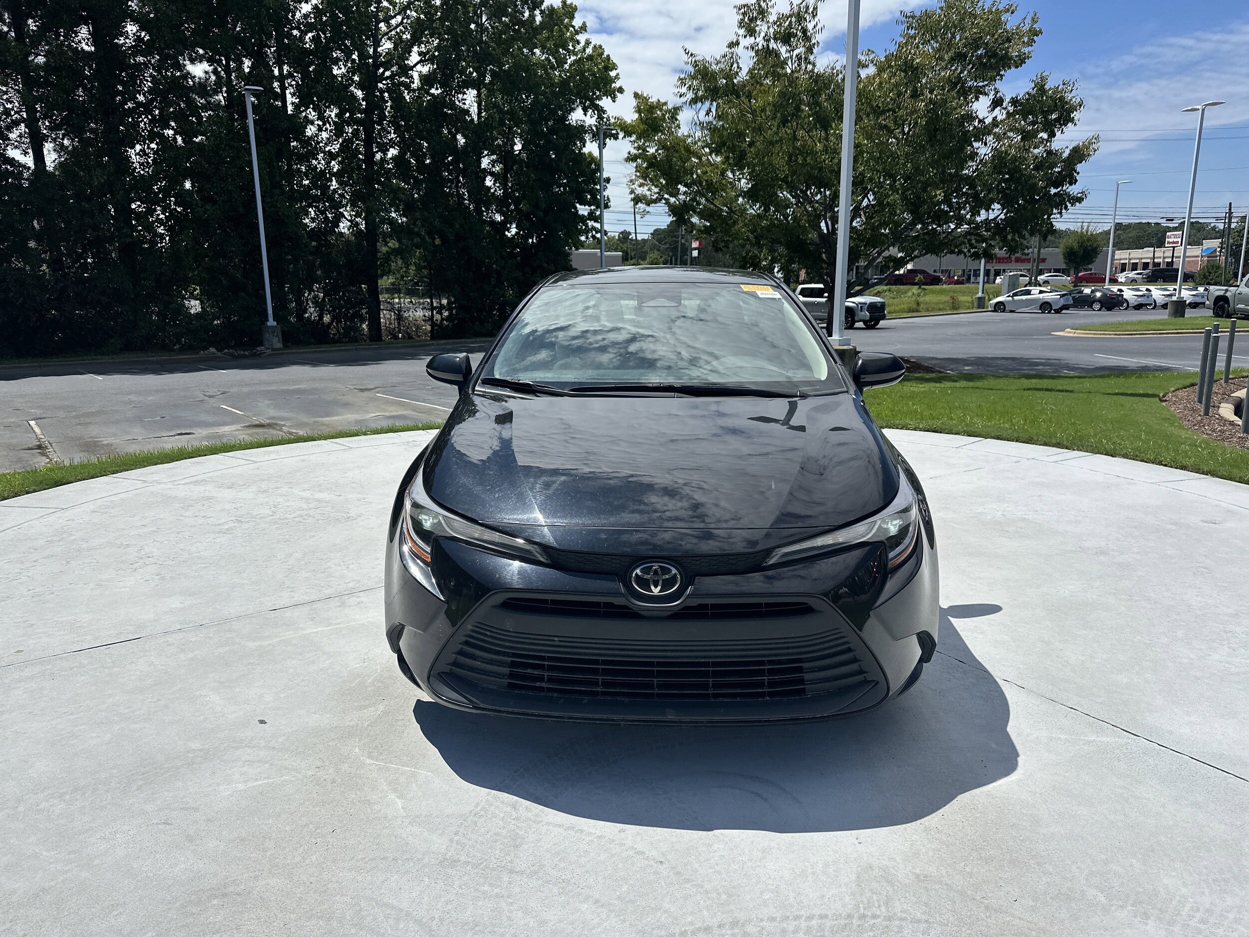 2023 Toyota Corolla LE photo 2