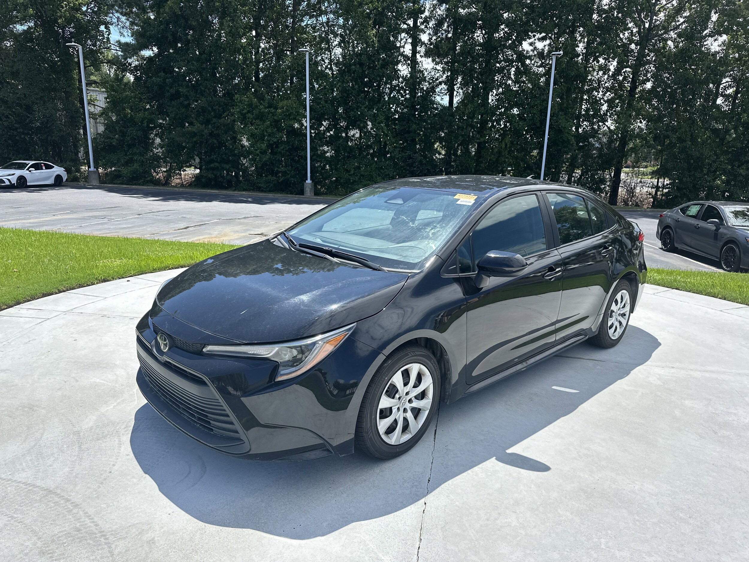 2023 Toyota Corolla LE photo 3